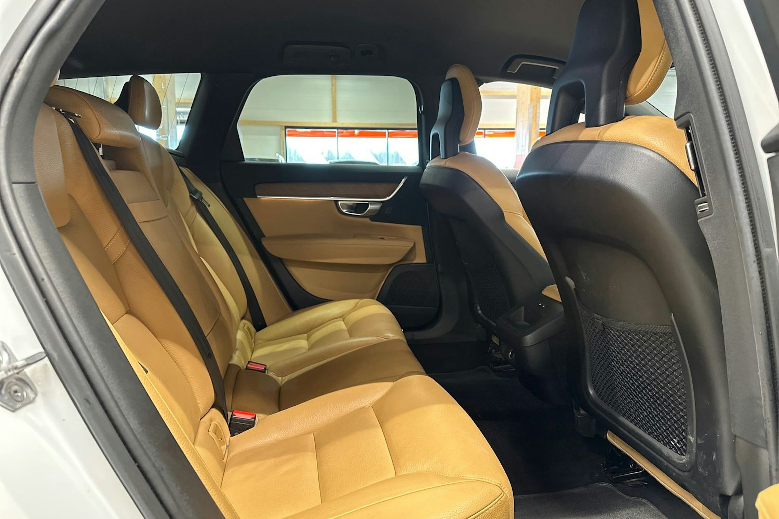 valkoinen Volvo V90 2017 kuva 14.