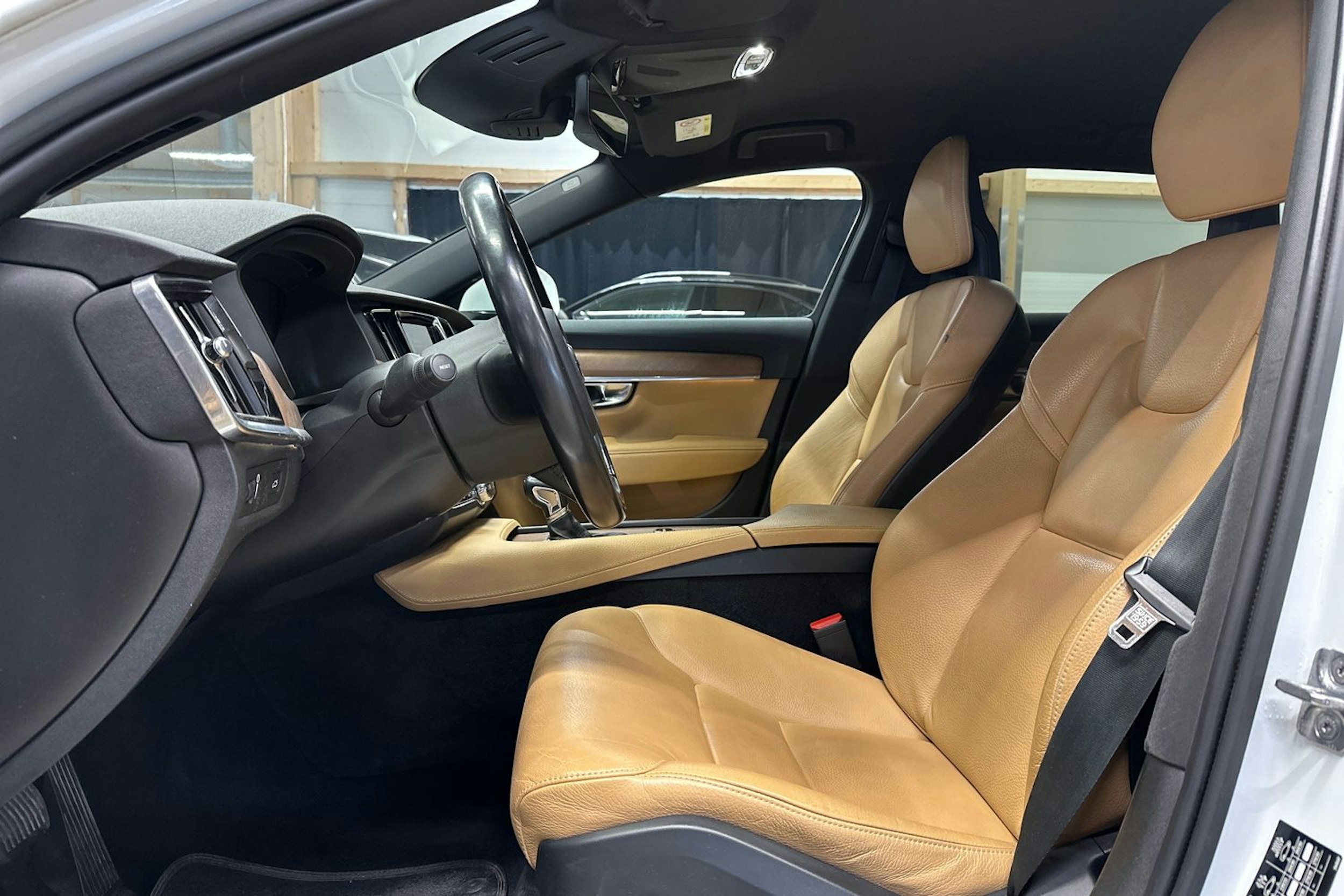 valkoinen Volvo V90 2017 kuva 15.