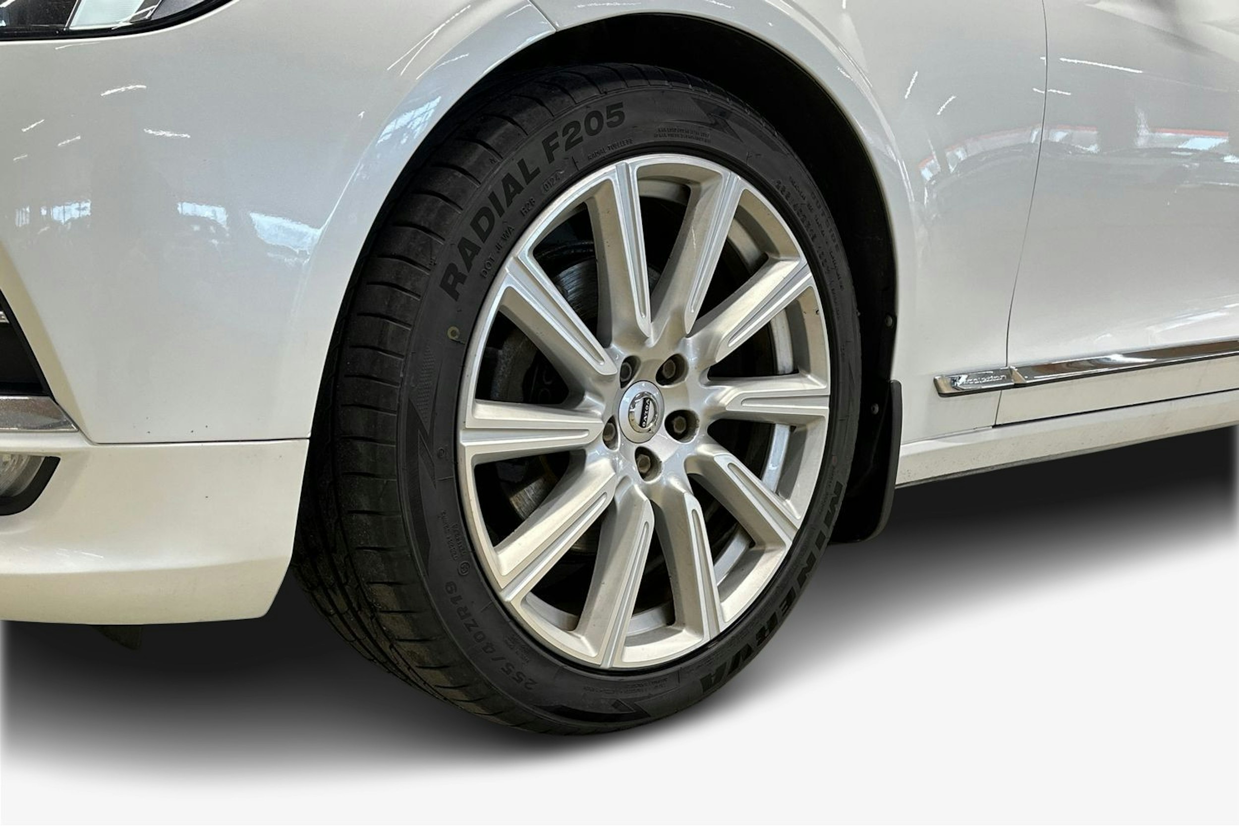 valkoinen Volvo V90 2017 kuva 17.