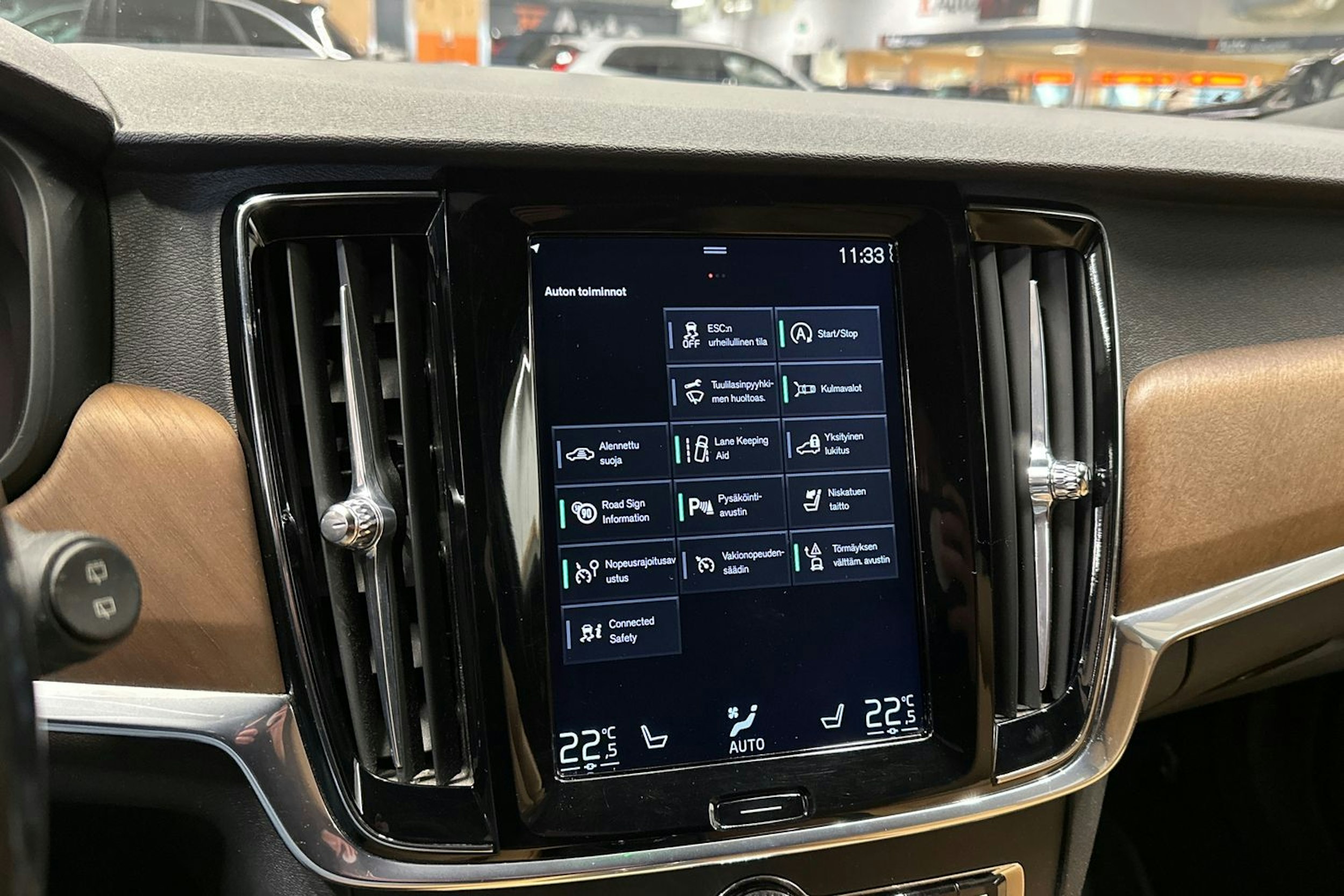 valkoinen Volvo V90 2017 kuva 20.