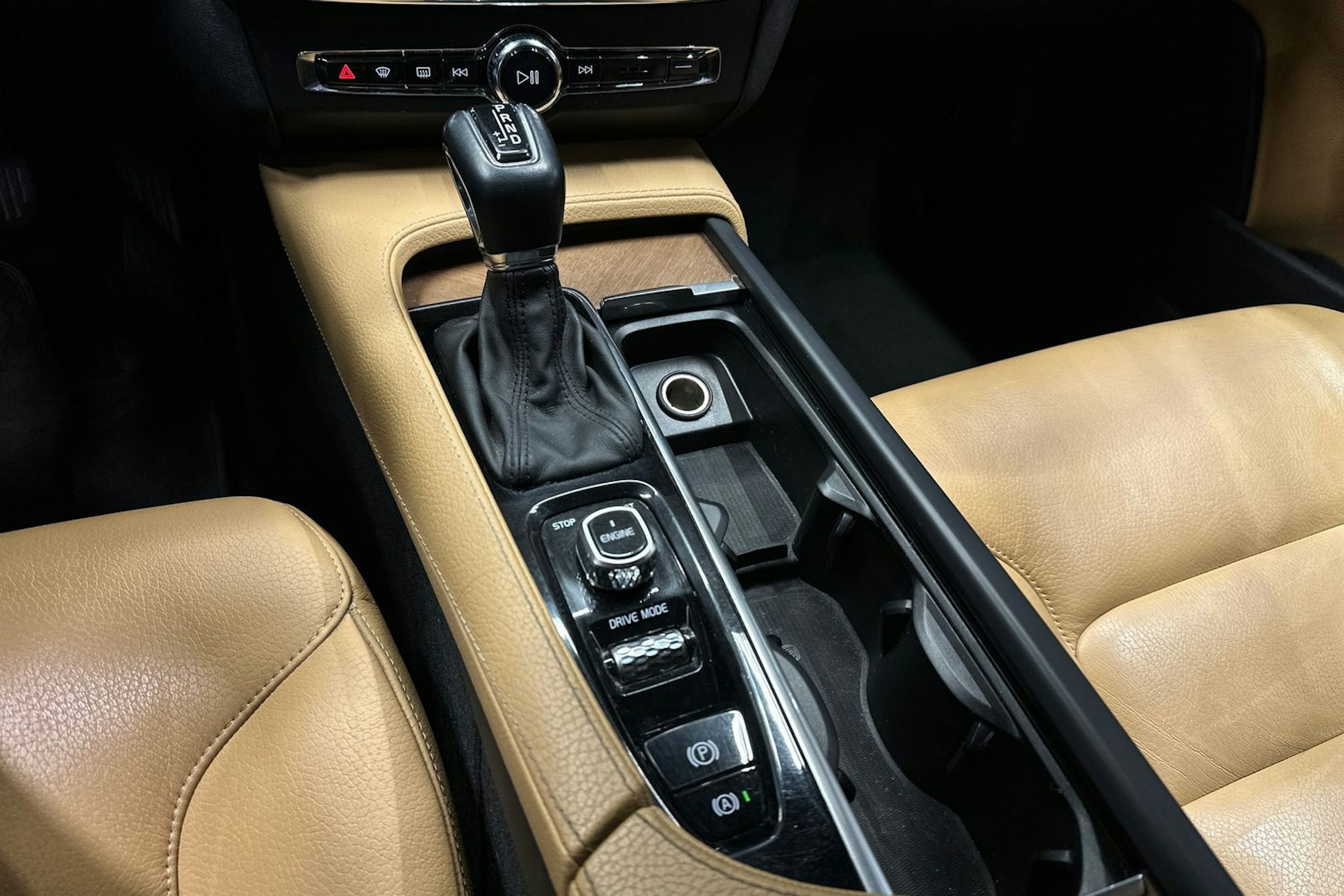 valkoinen Volvo V90 2017 kuva 23.