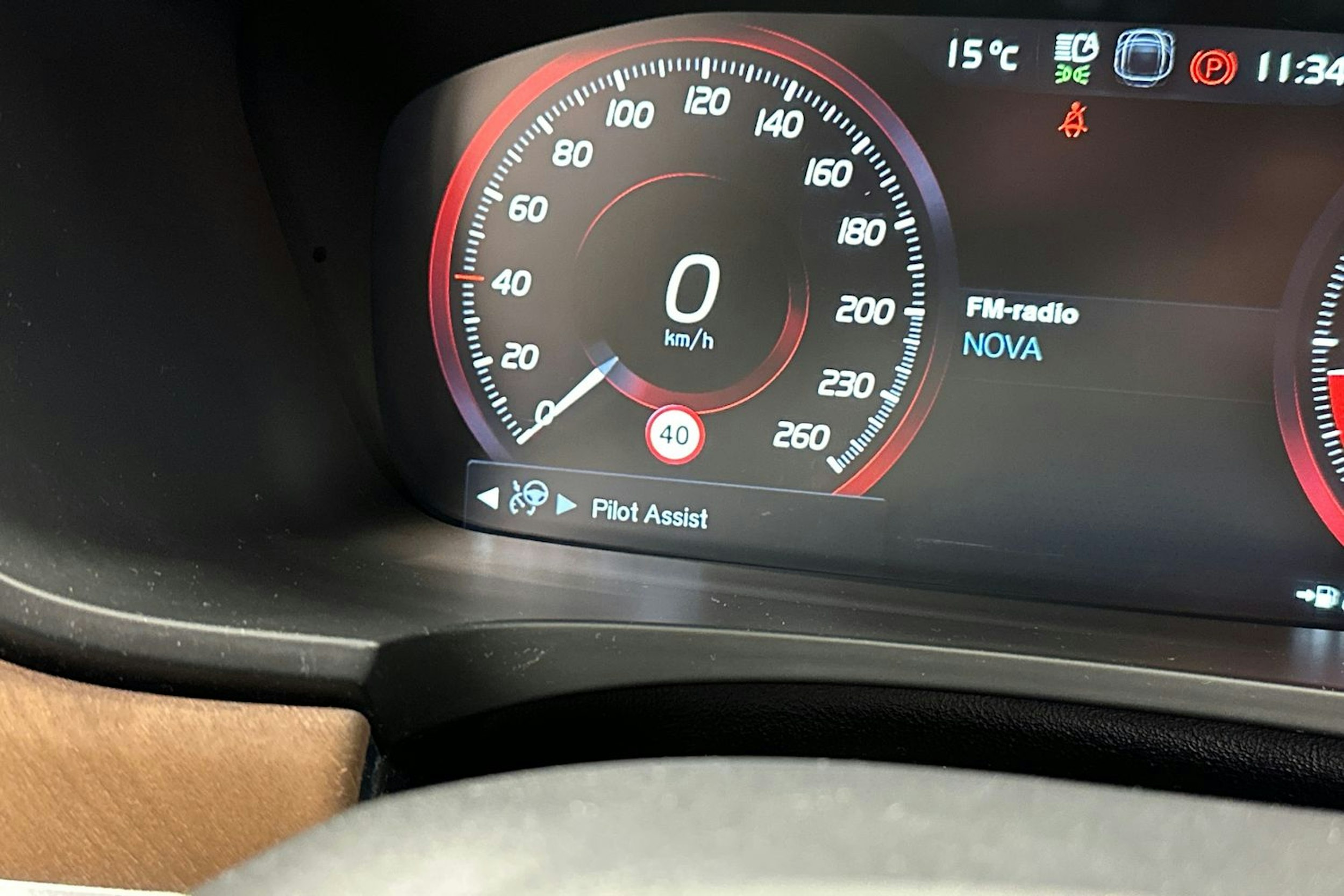 valkoinen Volvo V90 2017 kuva 26.