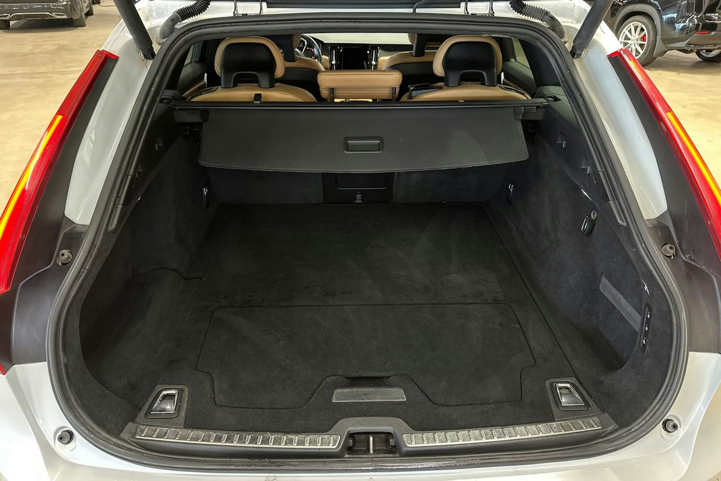 valkoinen Volvo V90 2017 kuva 32.