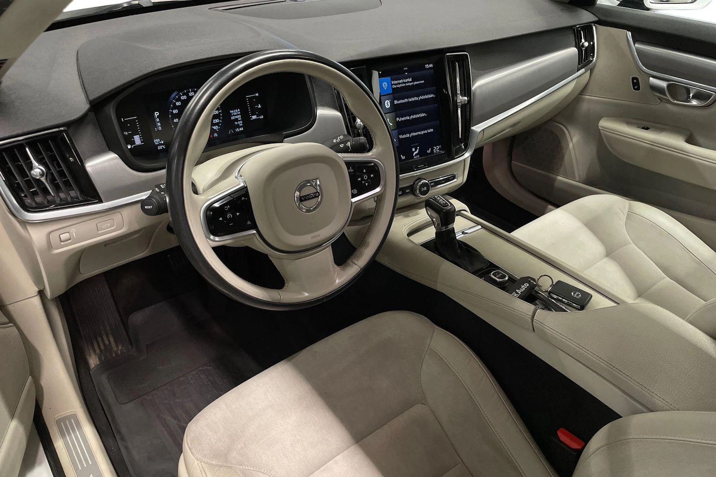 valkoinen Volvo V90 2017 kuva 8.