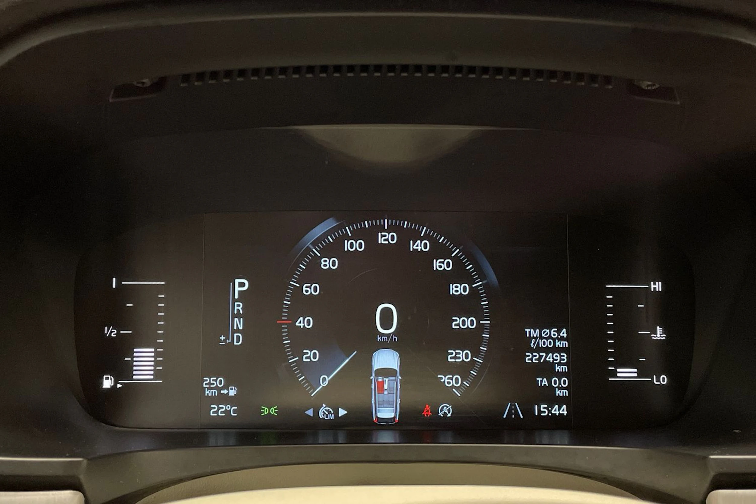 valkoinen Volvo V90 2017 kuva 18.