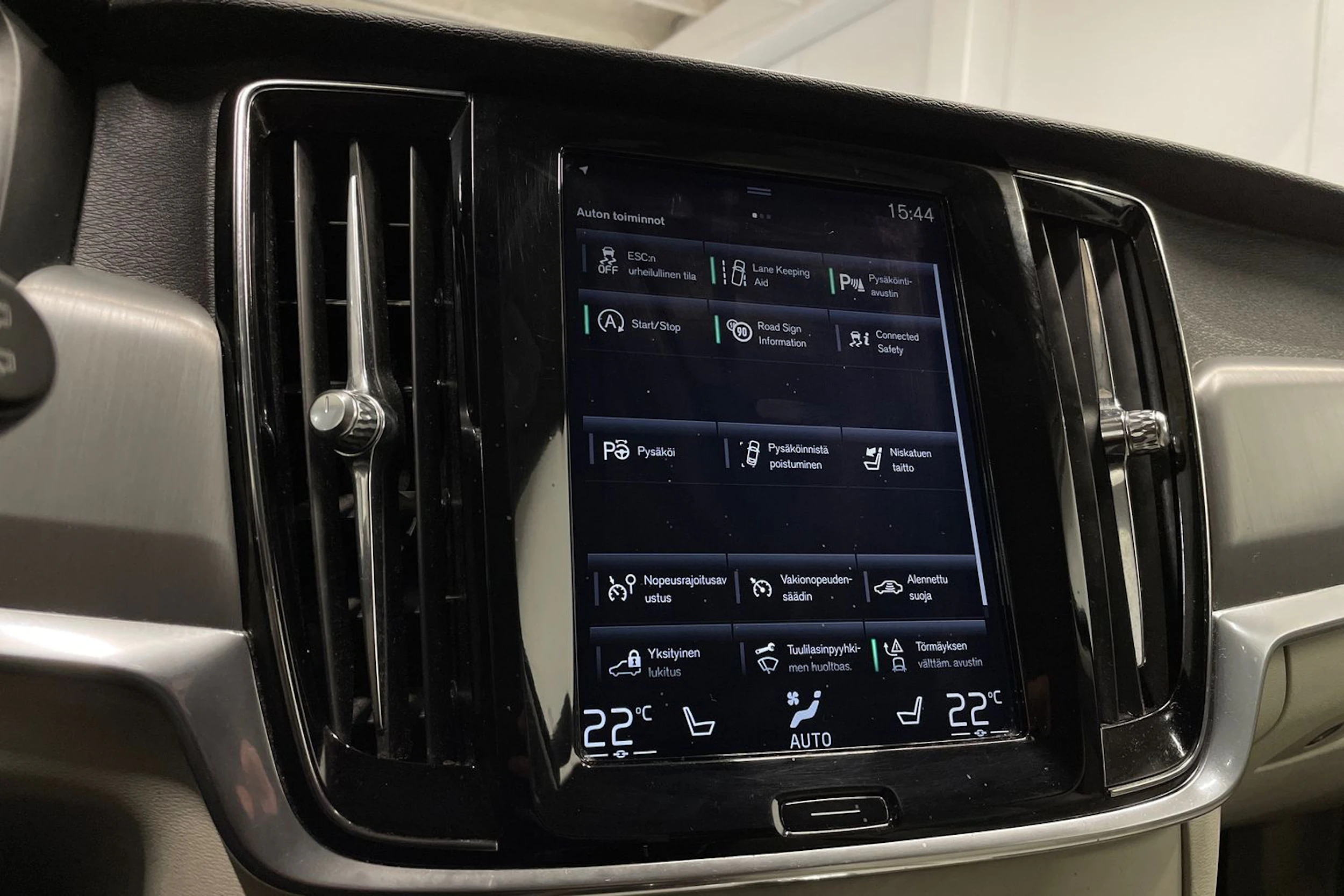 valkoinen Volvo V90 2017 kuva 19.