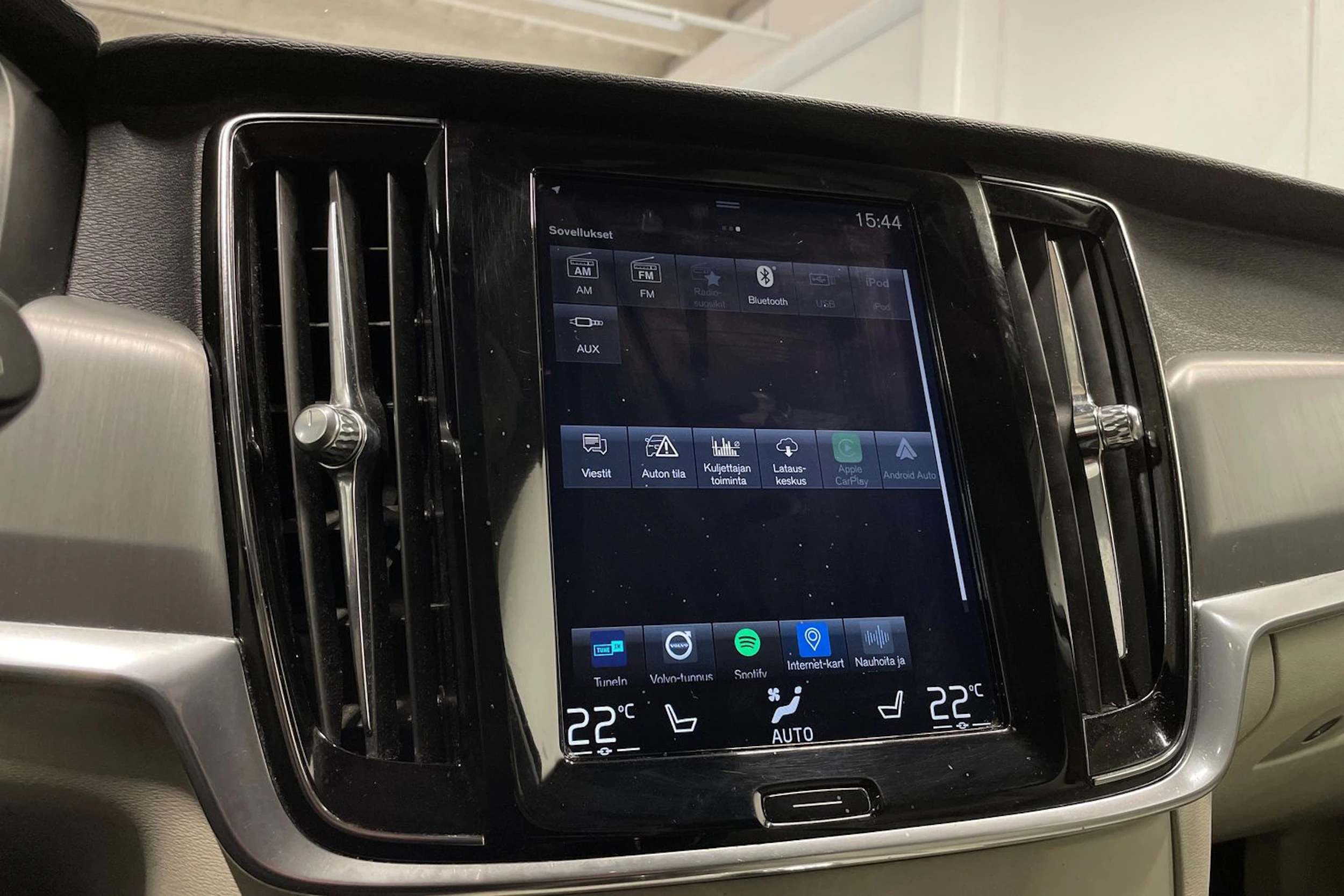 valkoinen Volvo V90 2017 kuva 22.