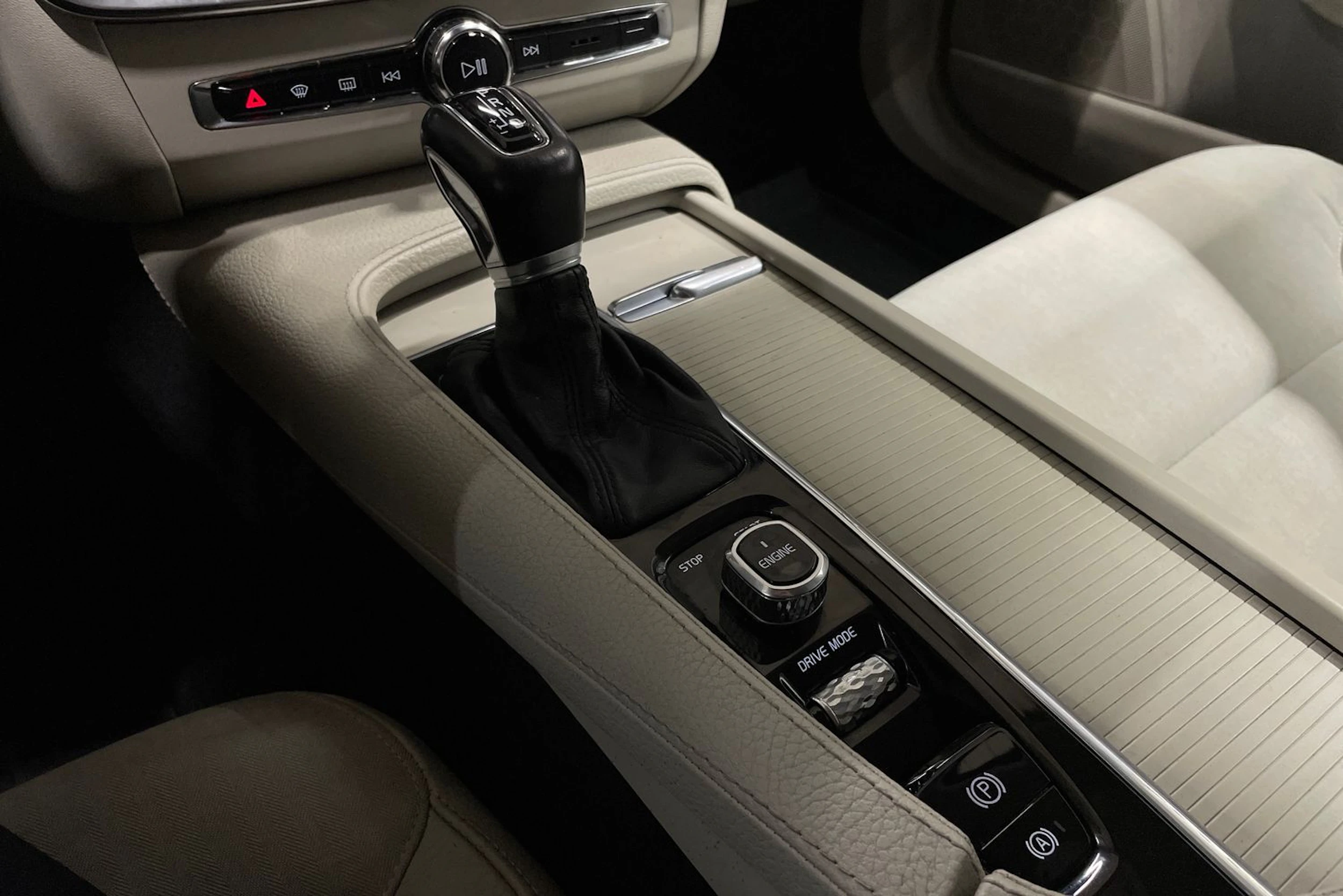 valkoinen Volvo V90 2017 kuva 23.