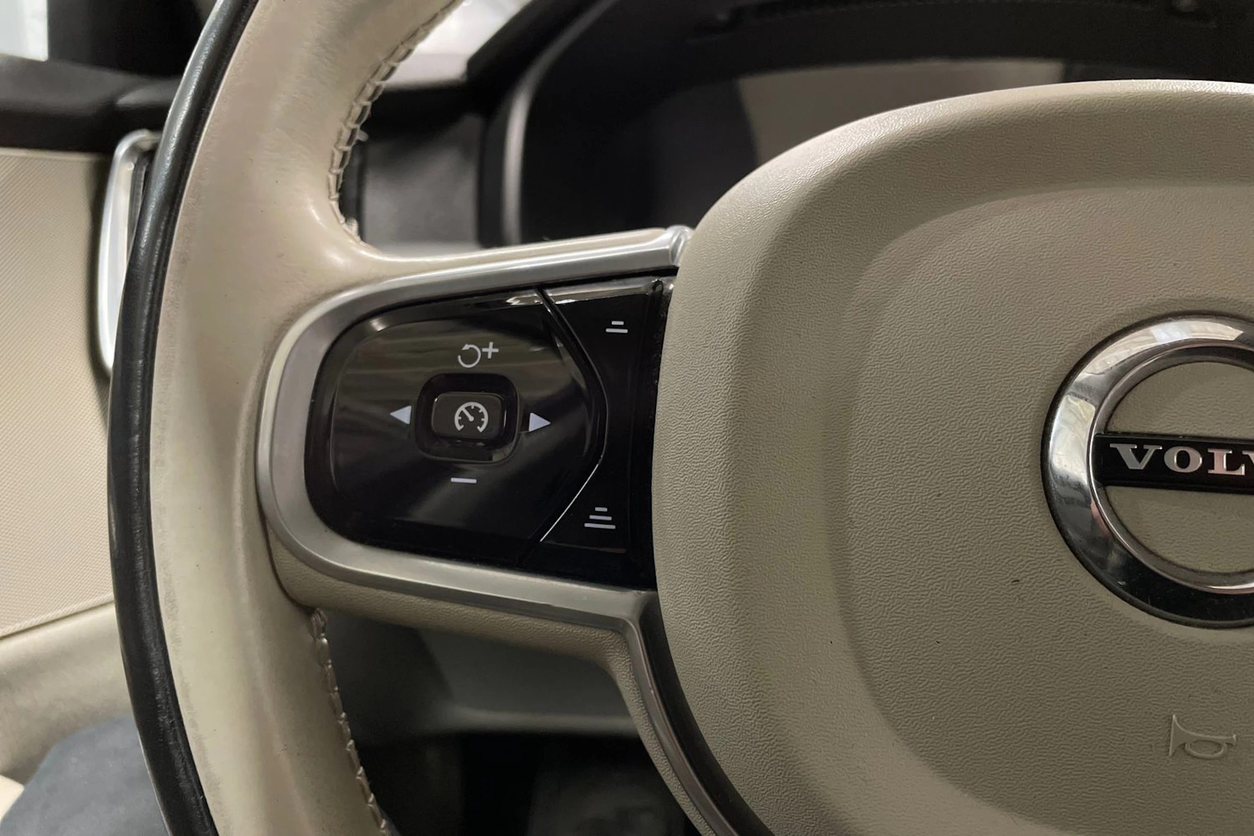 valkoinen Volvo V90 2017 kuva 25.