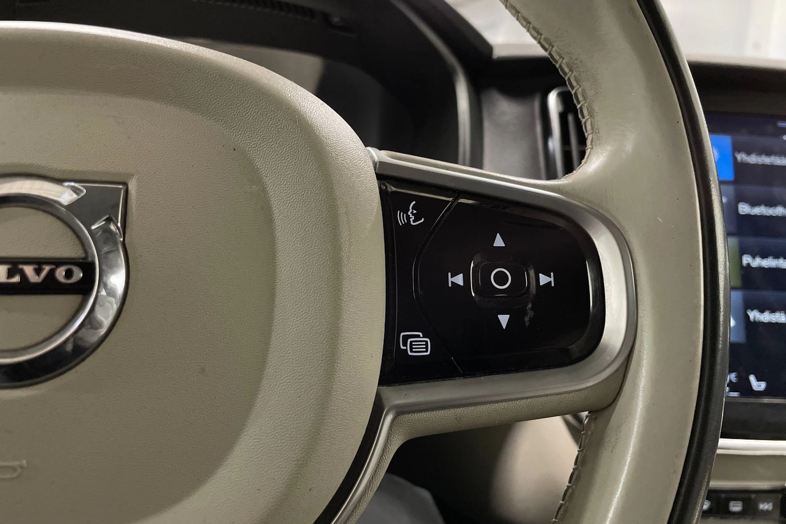 valkoinen Volvo V90 2017 kuva 26.