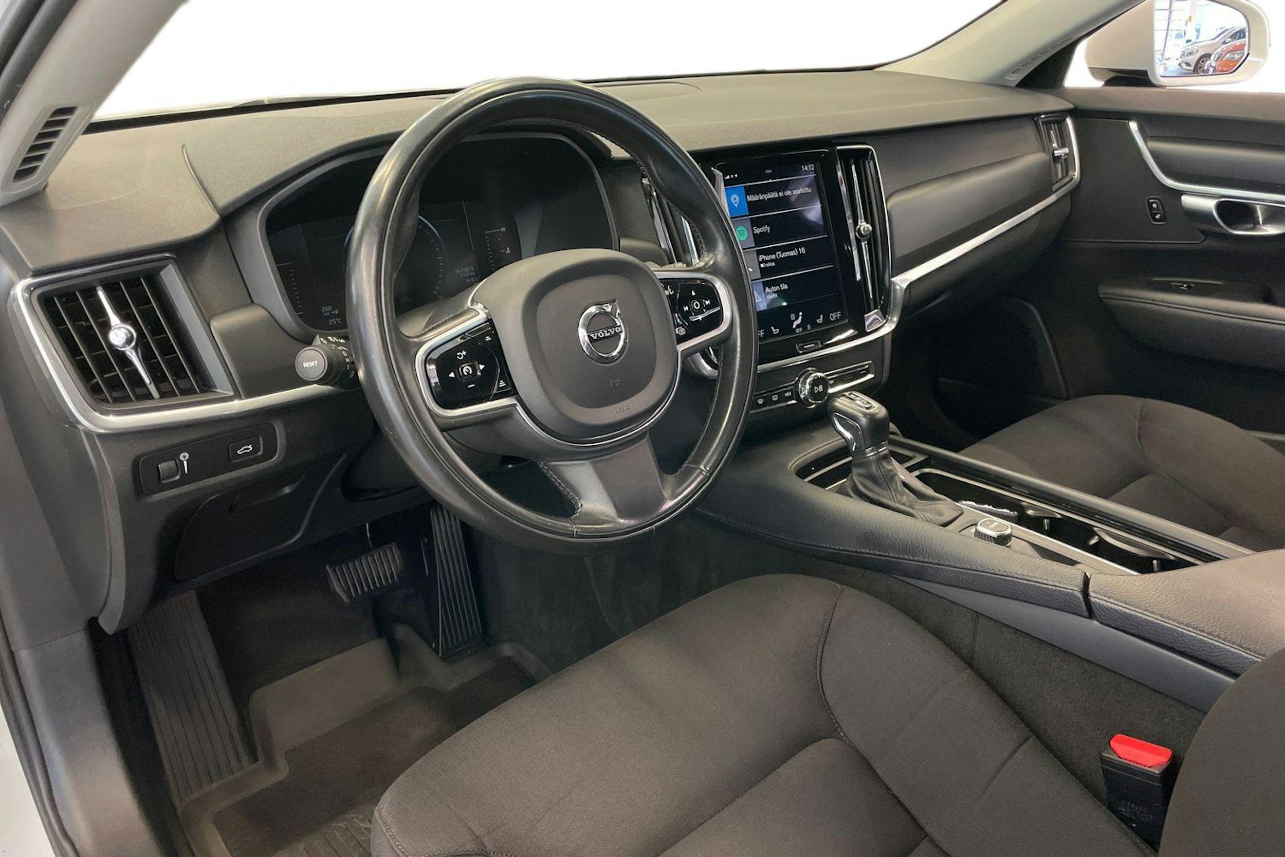 valkoinen Volvo V90 2017 kuva 7.