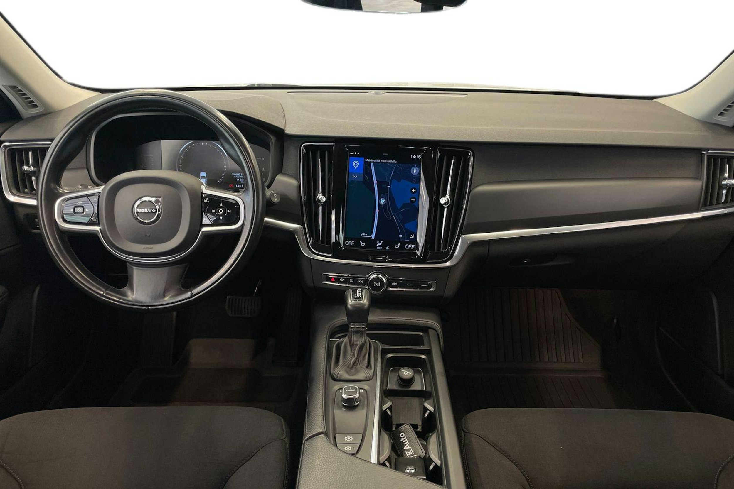 valkoinen Volvo V90 2017 kuva 9.