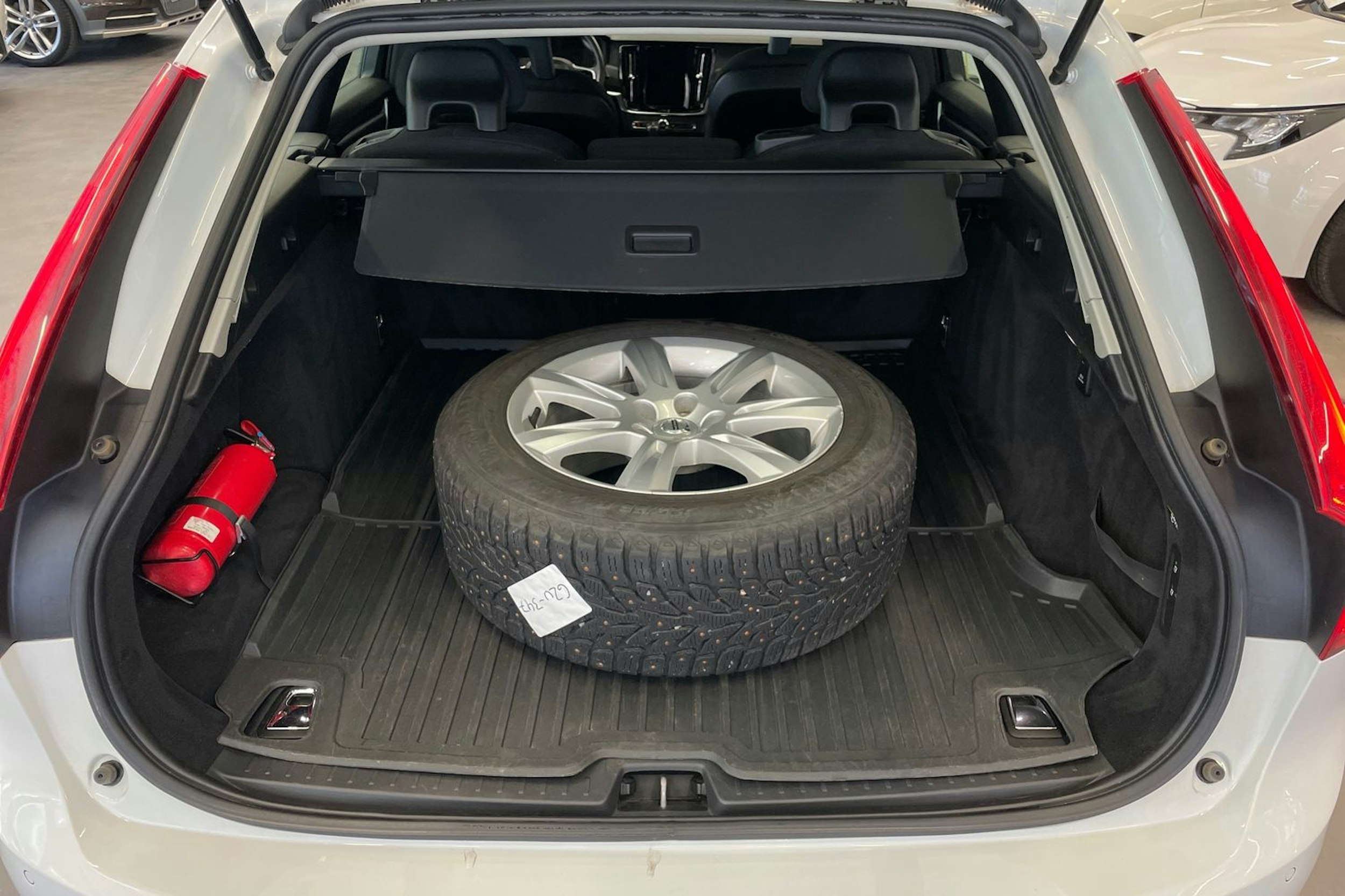 valkoinen Volvo V90 2017 kuva 15.
