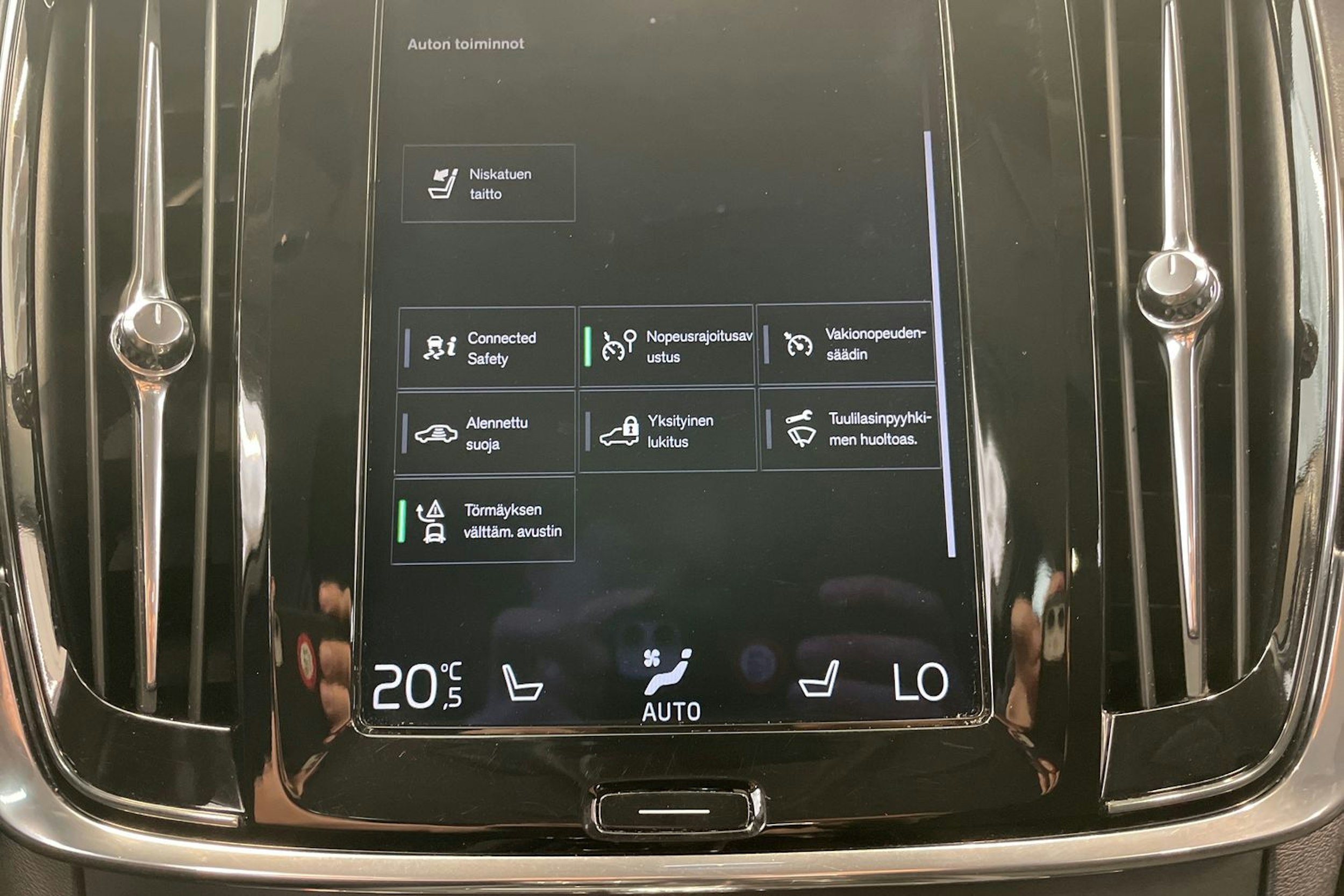 valkoinen Volvo V90 2017 kuva 19.