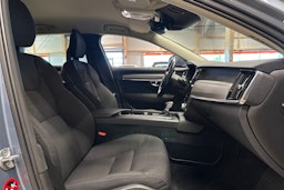 sininen Volvo V90 2017 kuva 14.