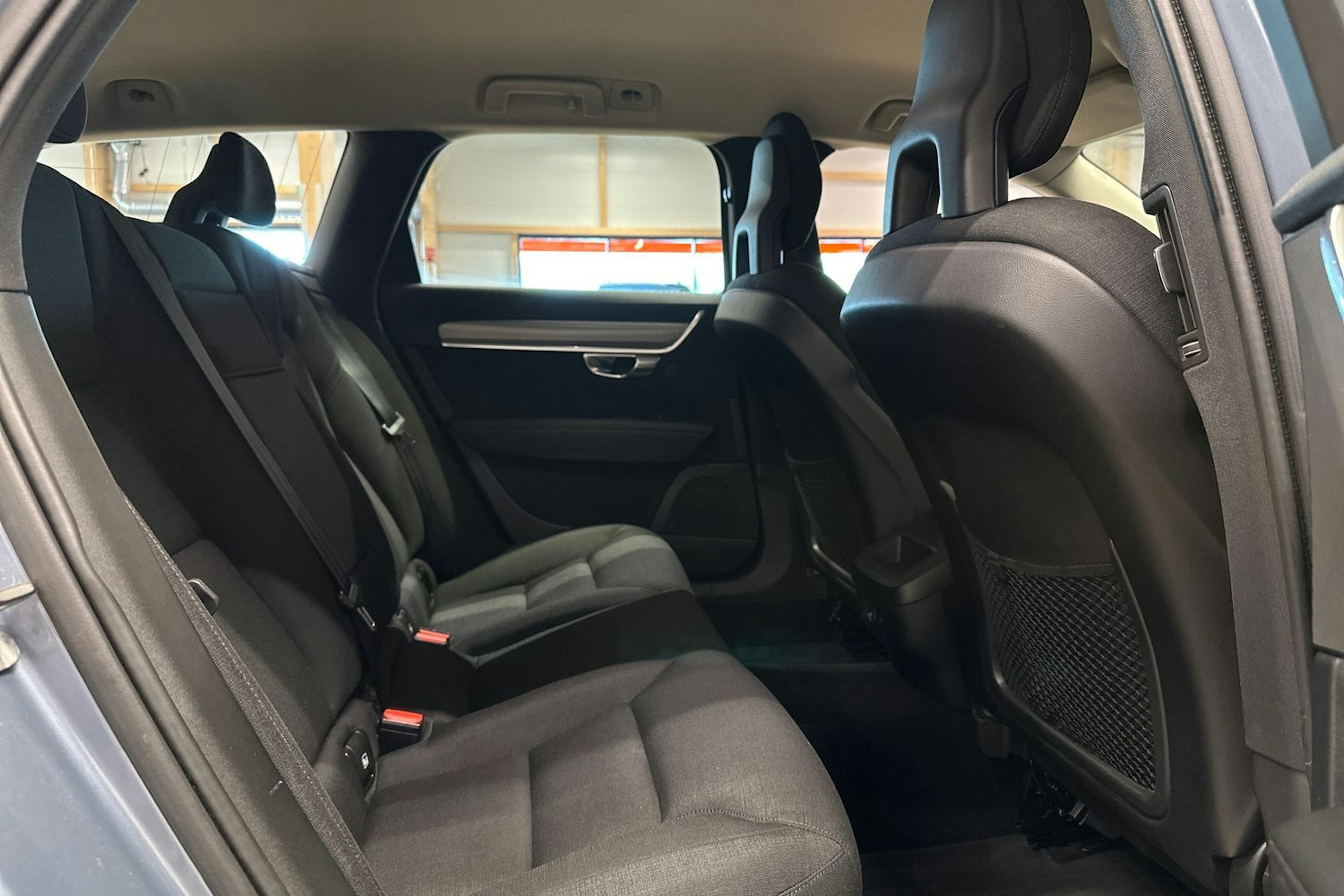 sininen Volvo V90 2017 kuva 15.