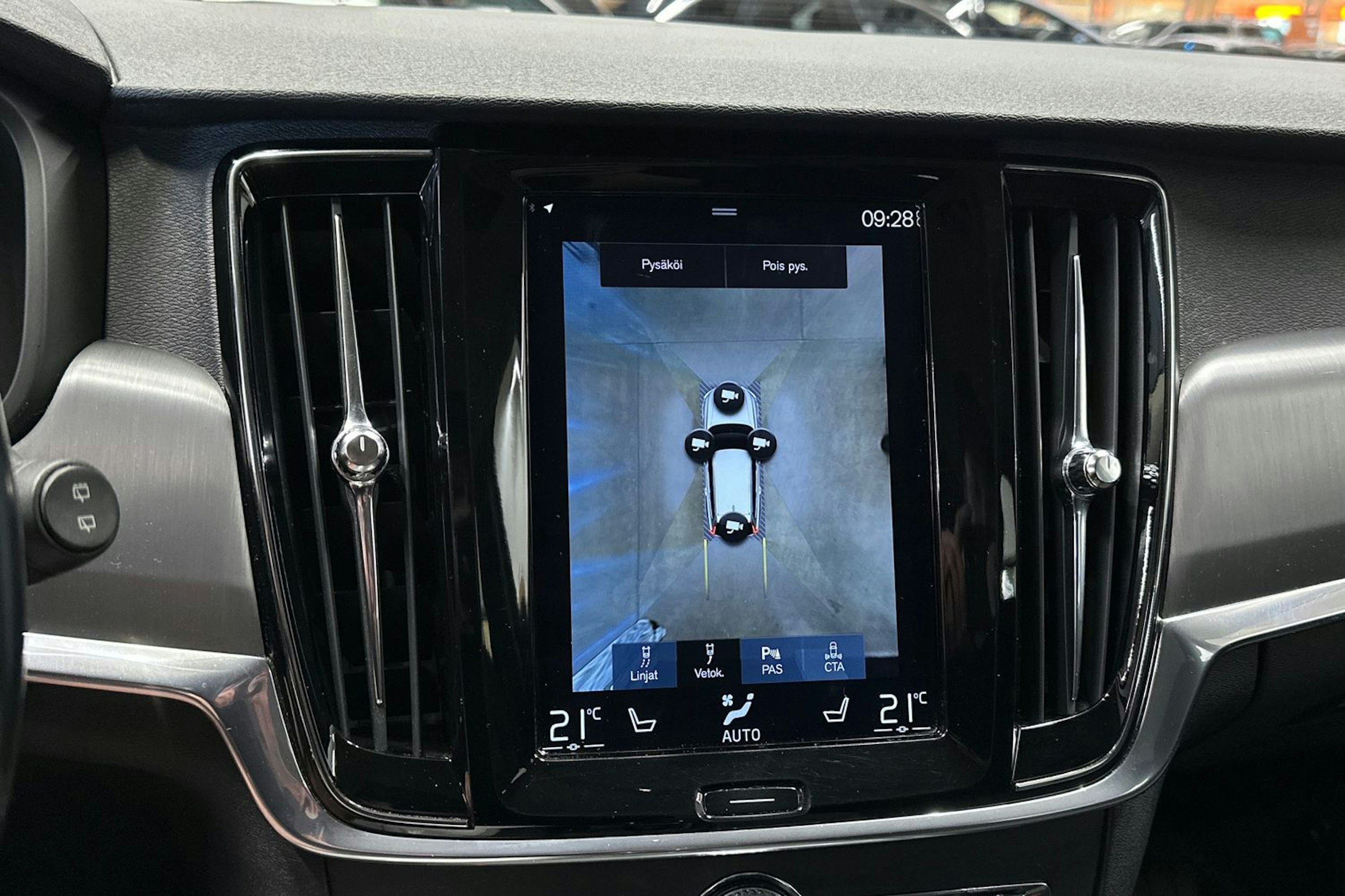 sininen Volvo V90 2017 kuva 18.