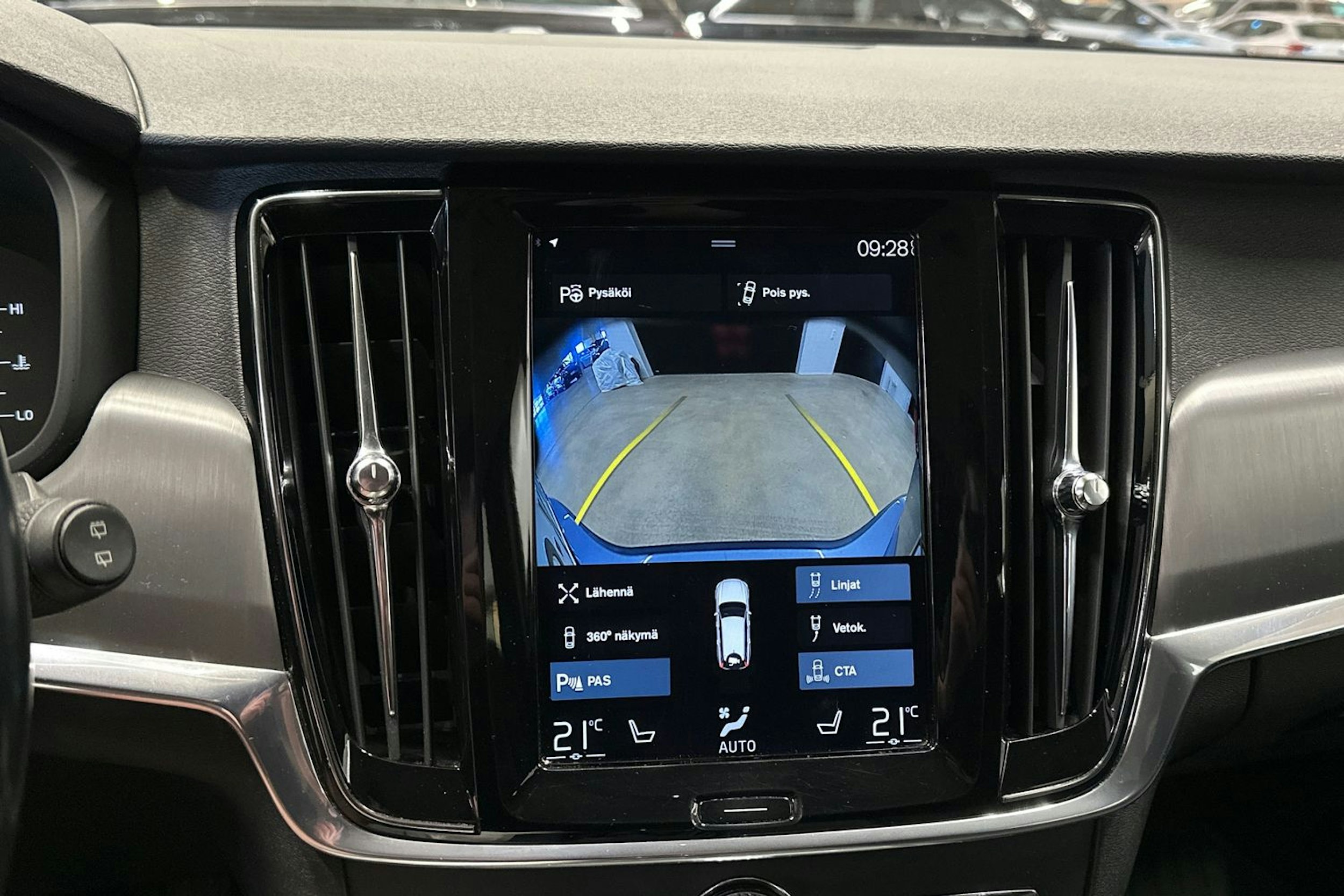 sininen Volvo V90 2017 kuva 19.