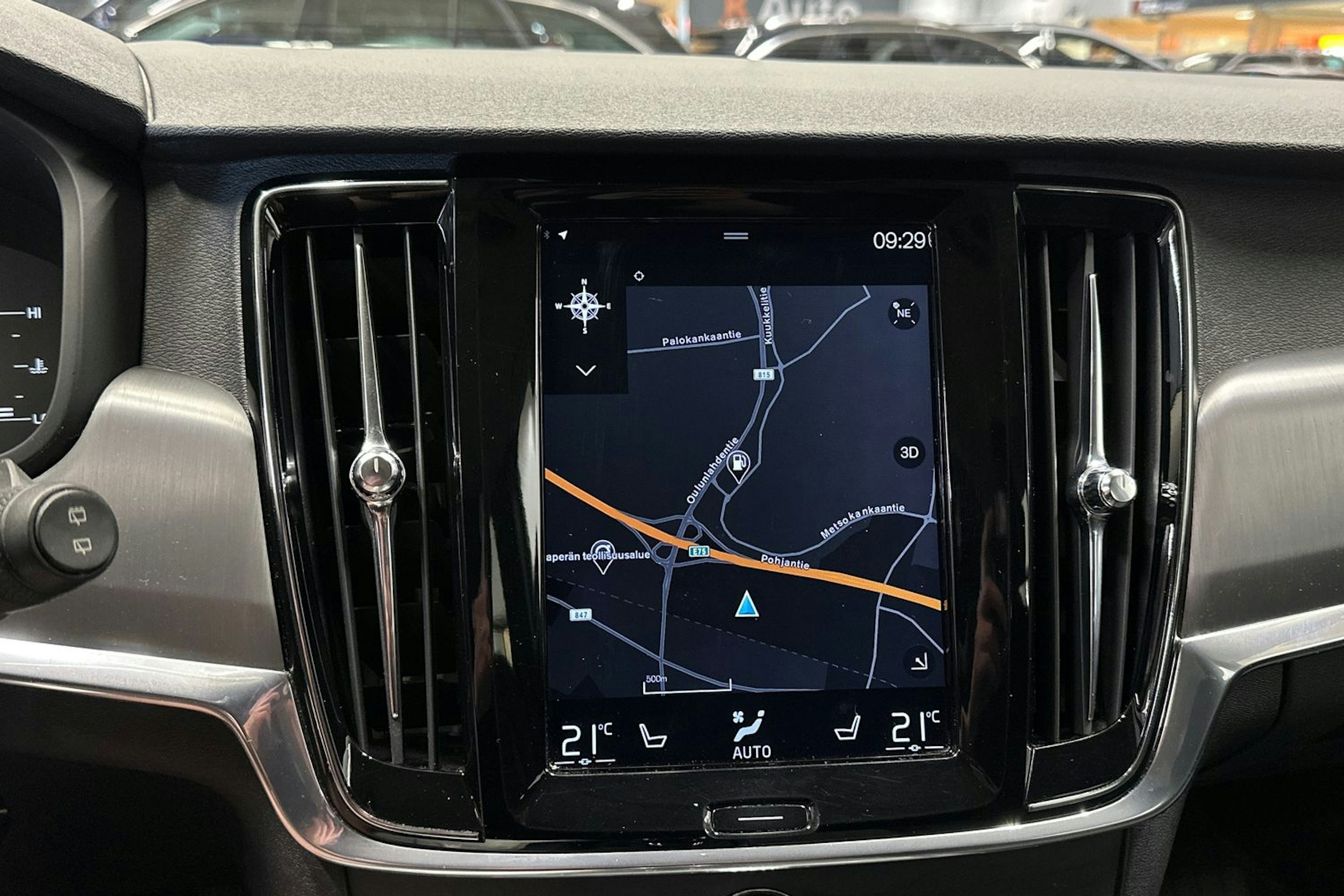 sininen Volvo V90 2017 kuva 20.