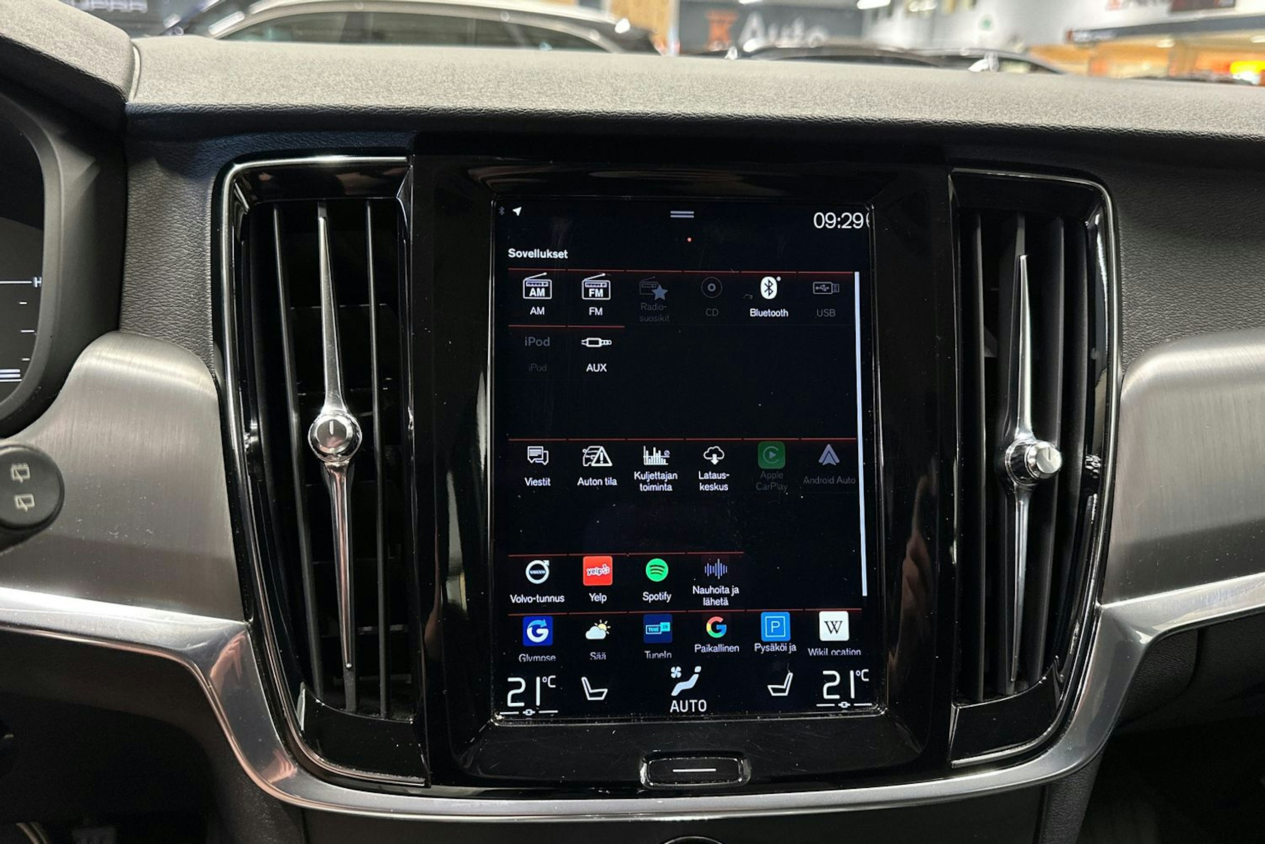 sininen Volvo V90 2017 kuva 21.