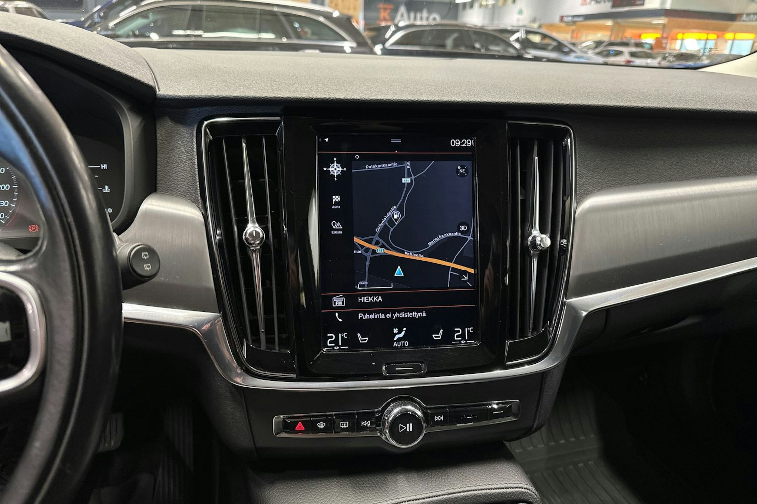 sininen Volvo V90 2017 kuva 22.