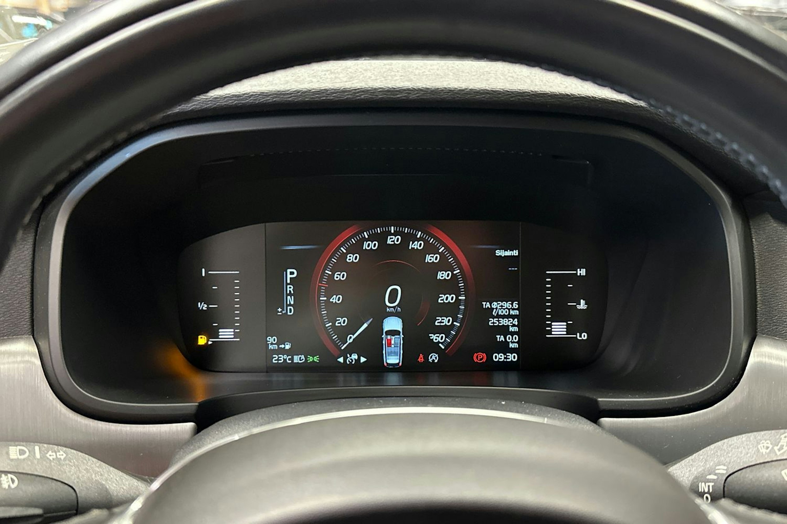 sininen Volvo V90 2017 kuva 24.