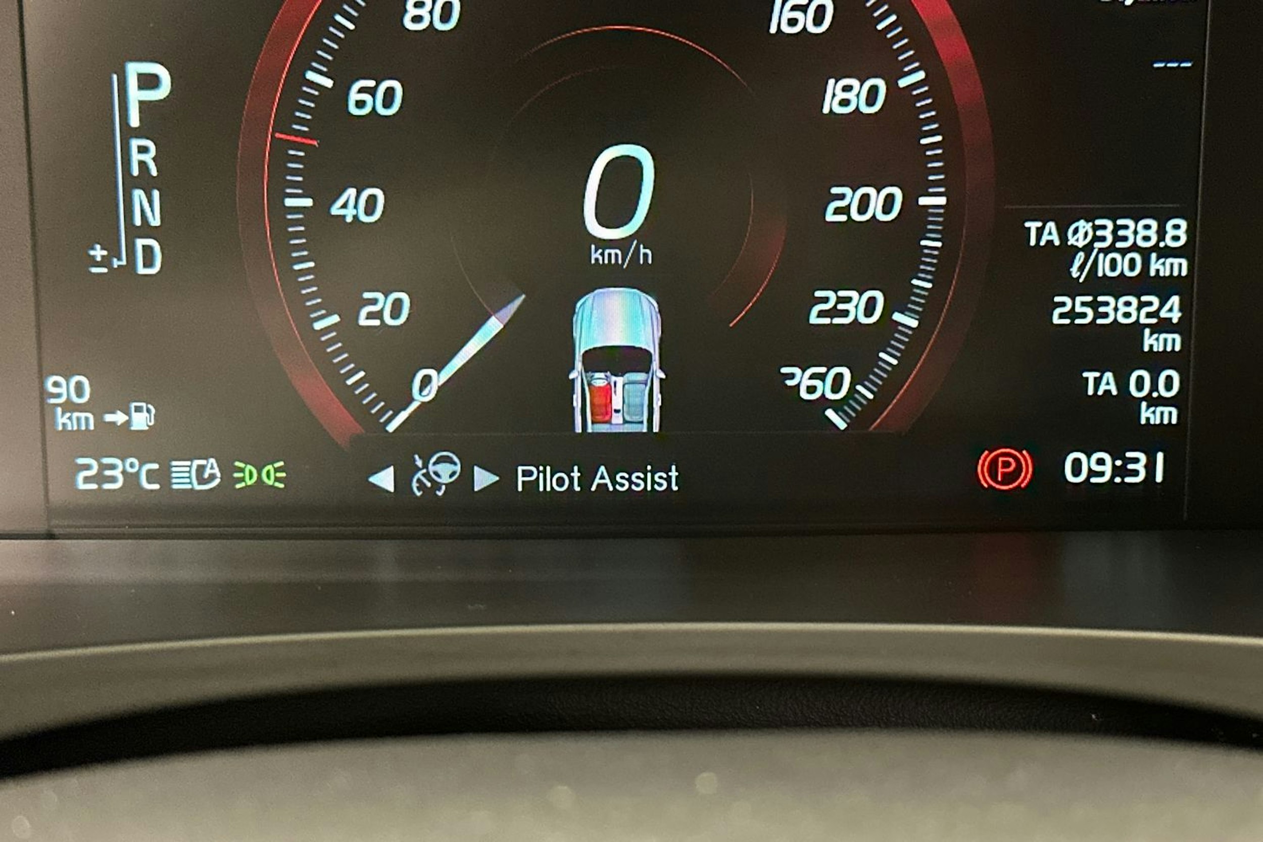 sininen Volvo V90 2017 kuva 25.