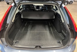 sininen Volvo V90 2017 kuva 27.