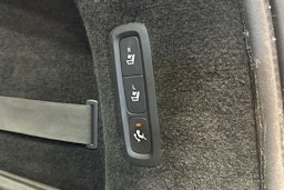 sininen Volvo V90 2017 kuva 28.