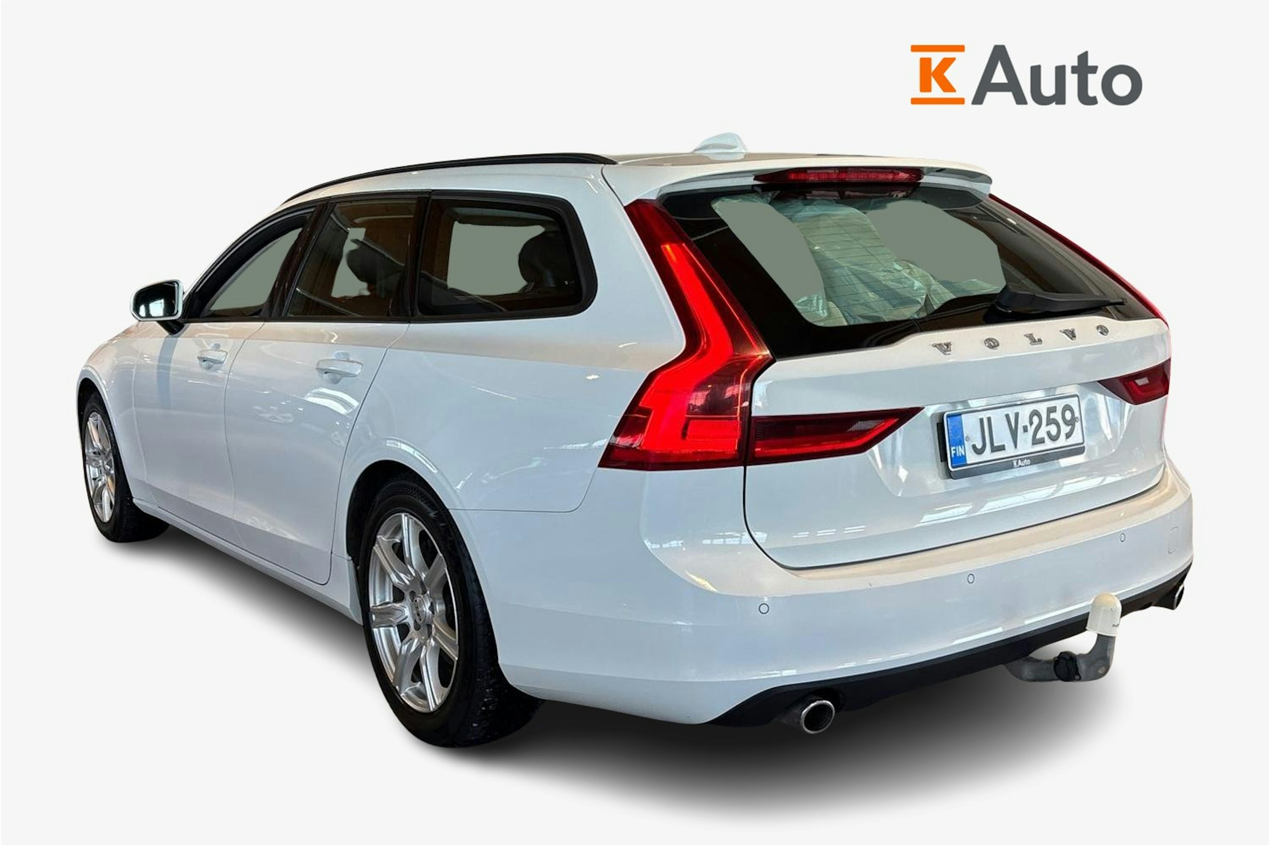 Valkoinen Volvo V90 2017 kuva 2.