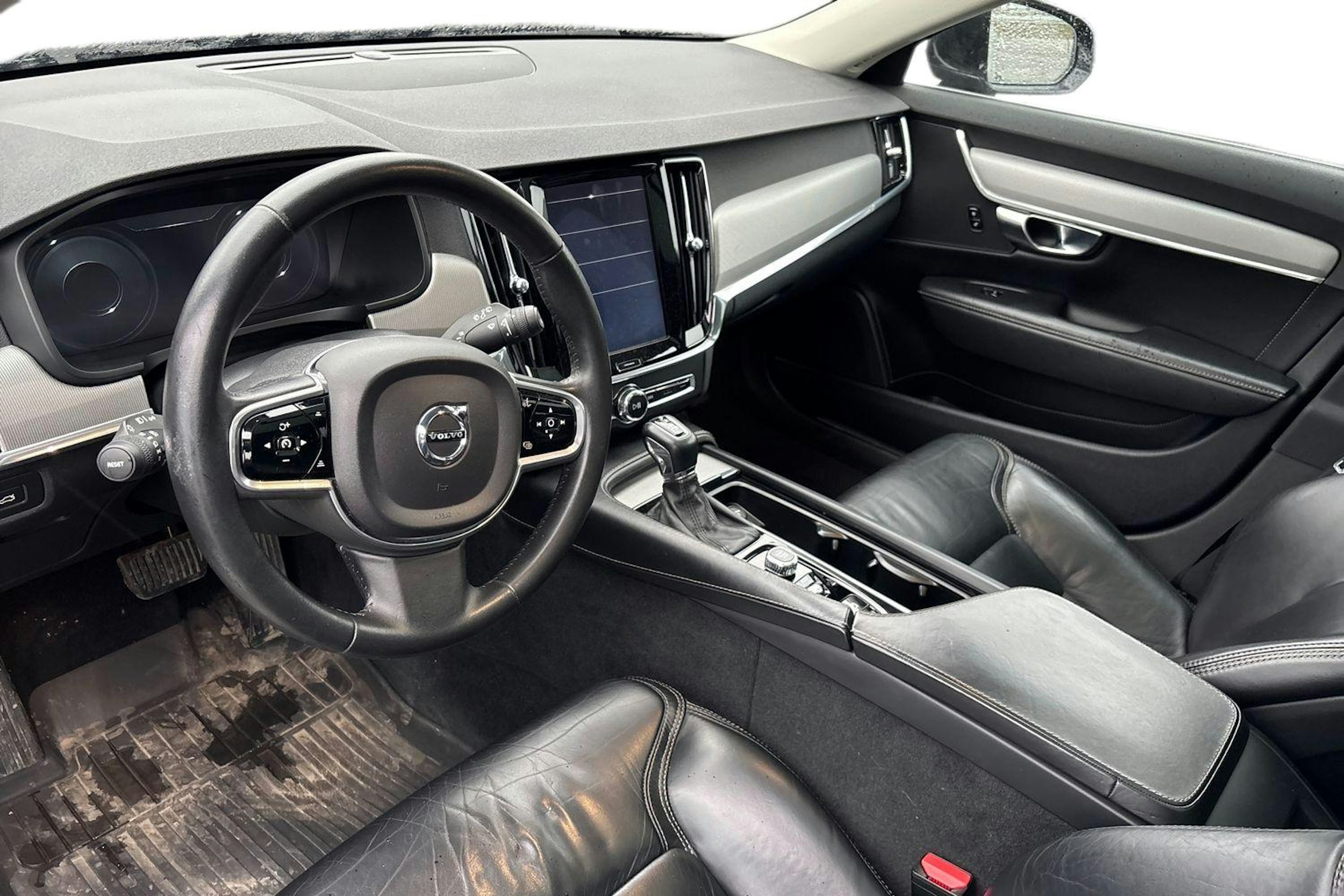 musta Volvo V90 2017 kuva 3.