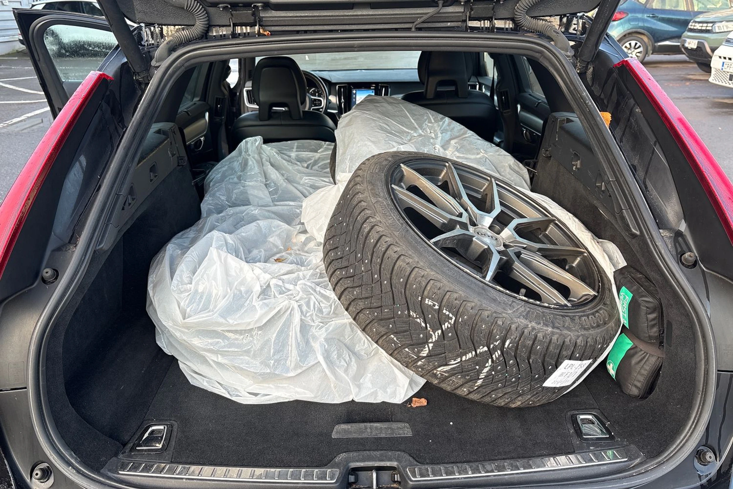 musta Volvo V90 2017 kuva 4.