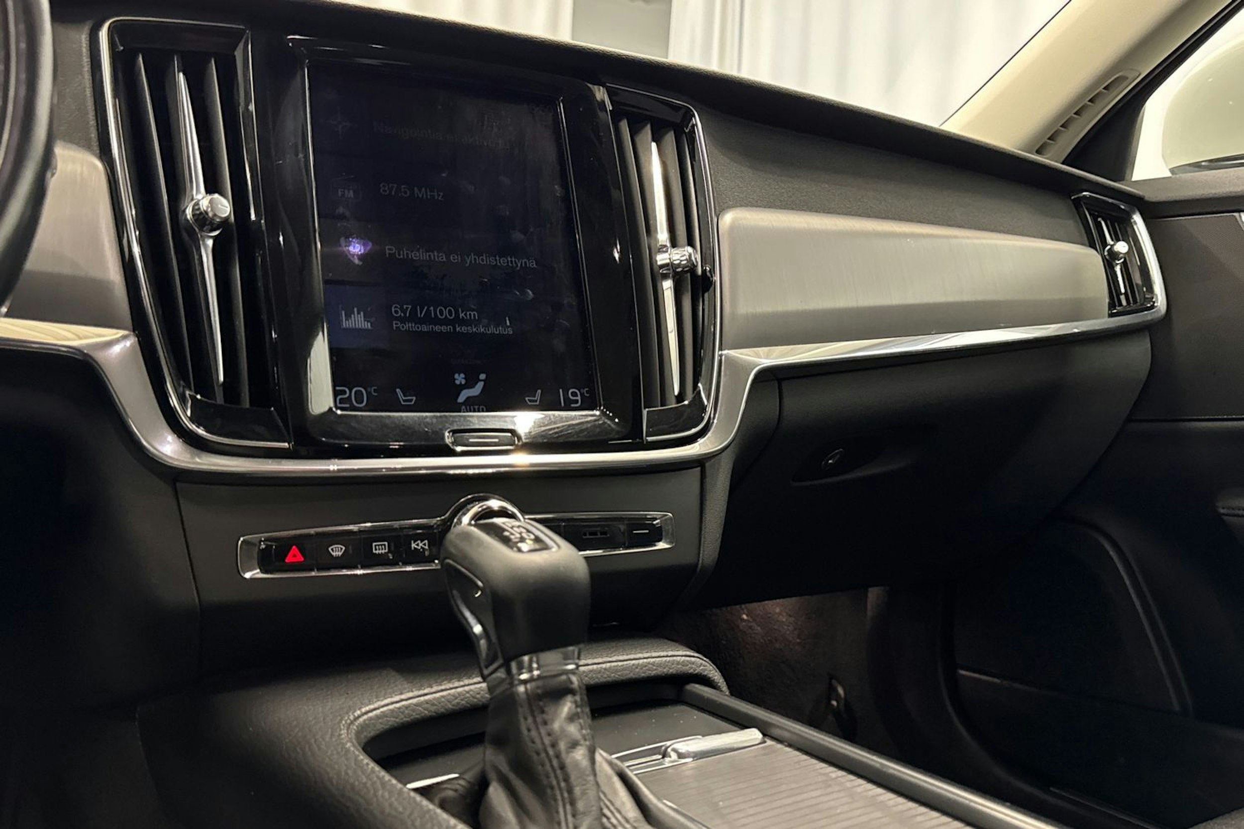 valkoinen Volvo V90 2017 kuva 12.