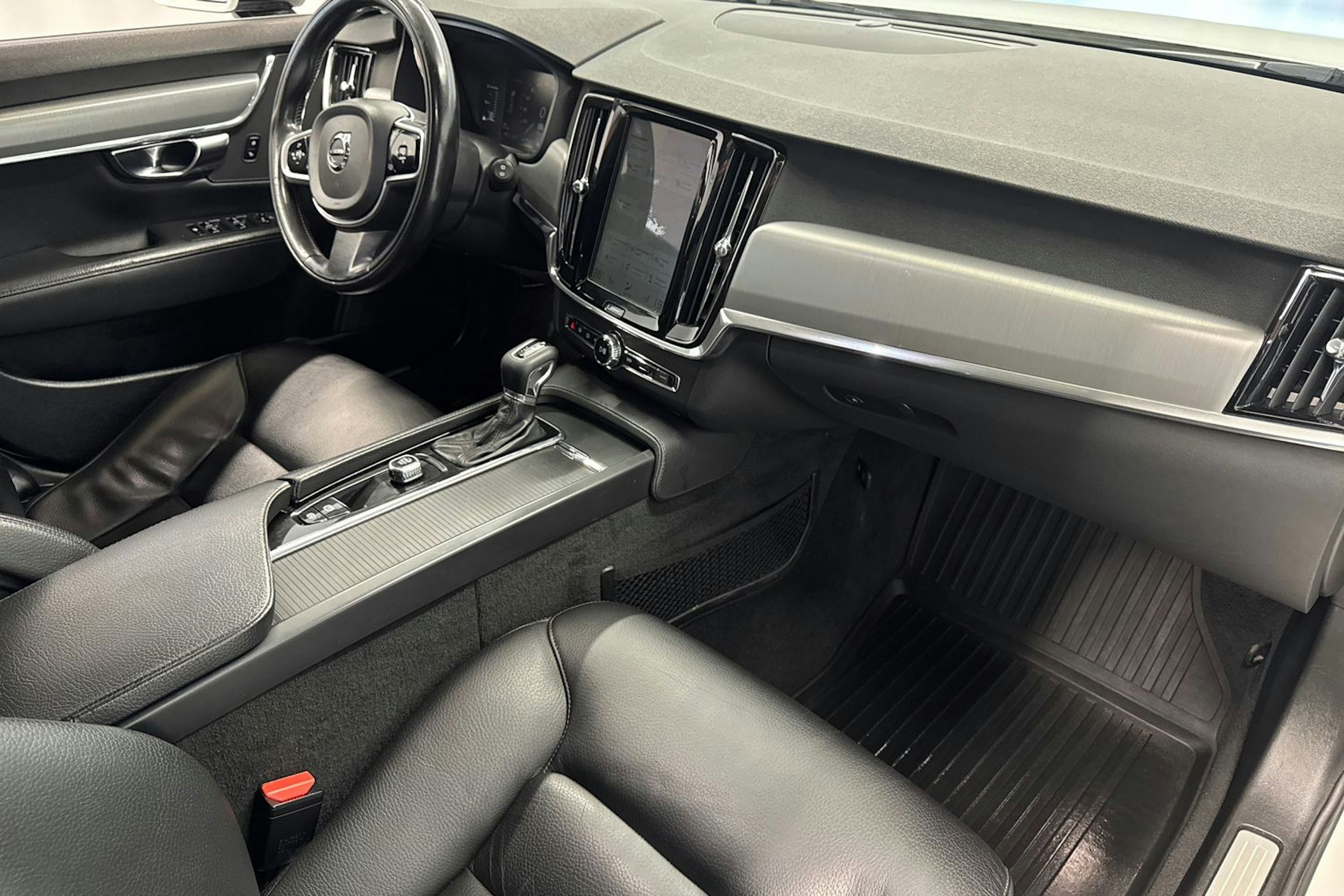 valkoinen Volvo V90 2017 kuva 22.