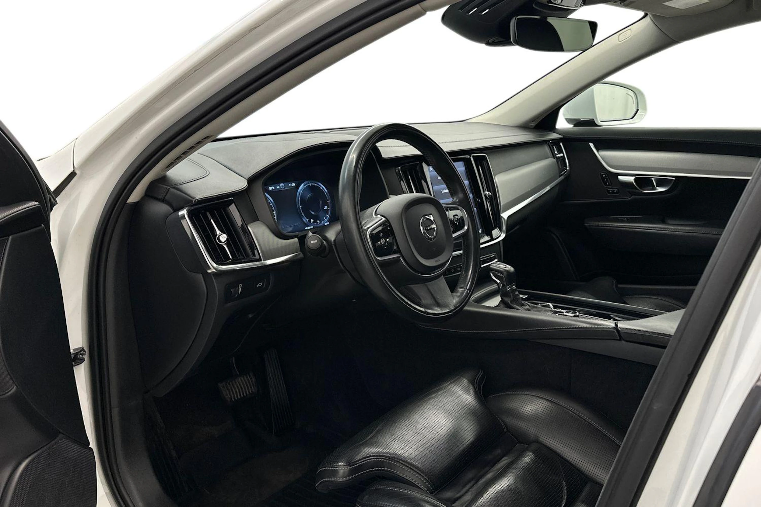 valkoinen Volvo V90 2017 kuva 6.