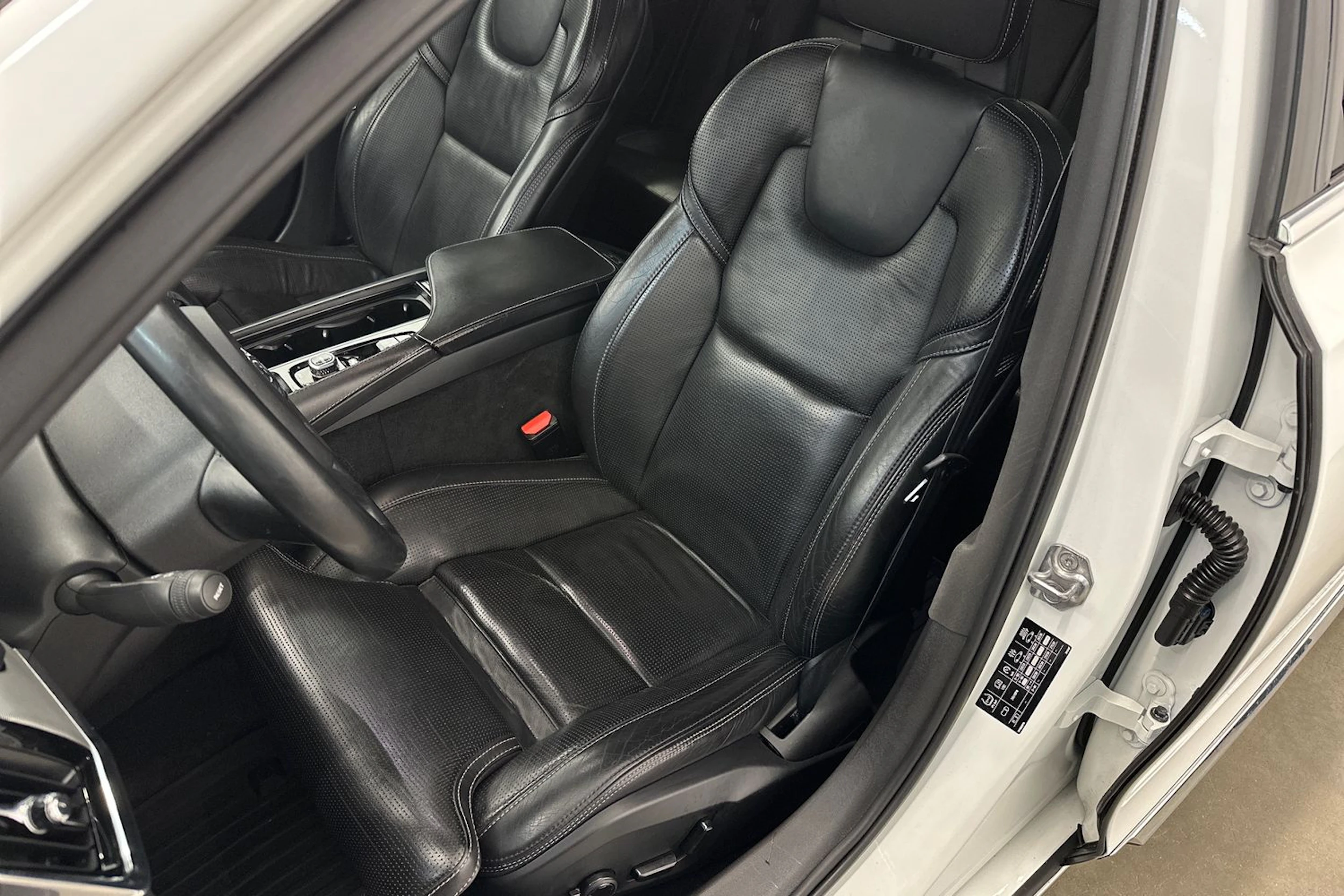 valkoinen Volvo V90 2017 kuva 11.