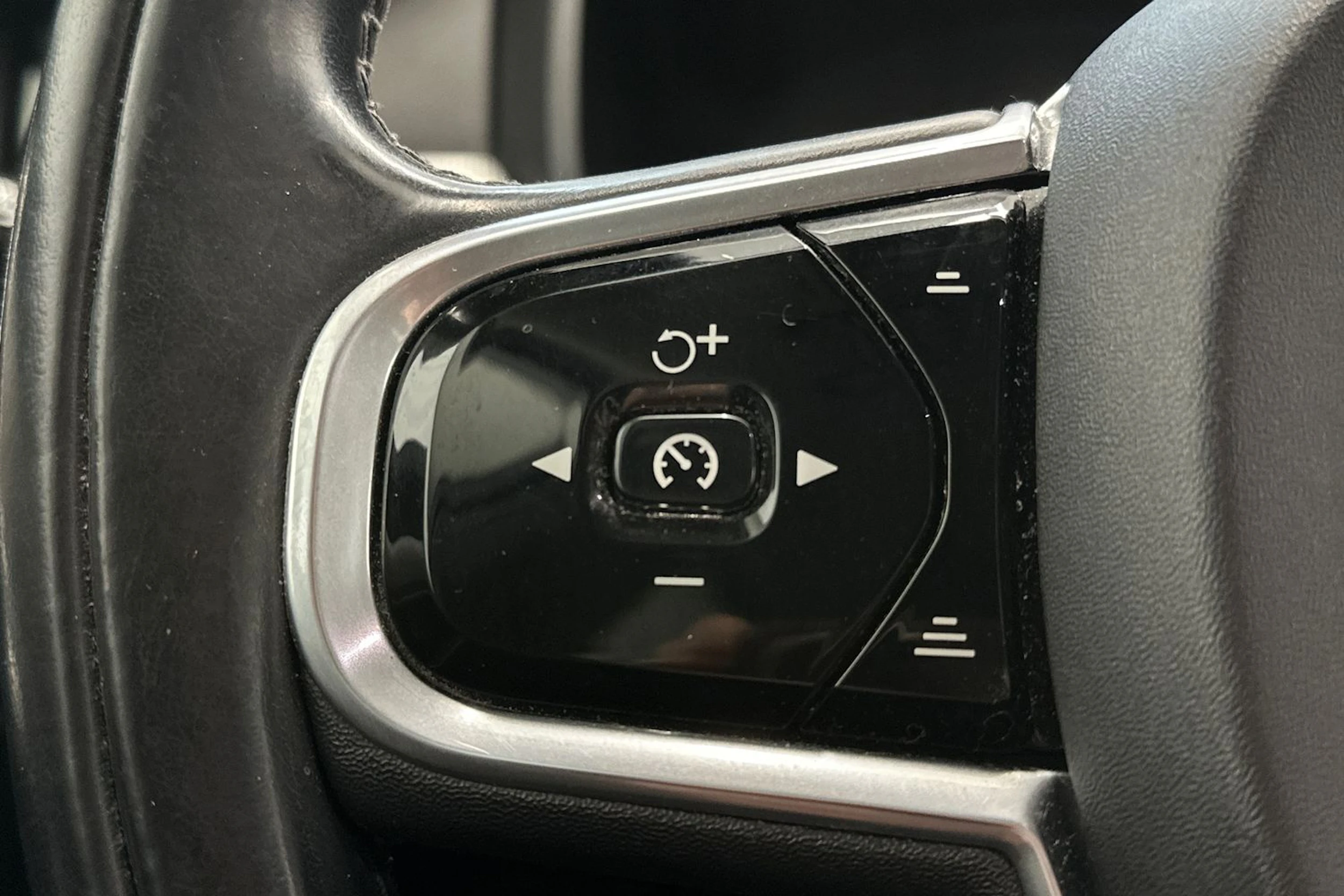 valkoinen Volvo V90 2017 kuva 13.