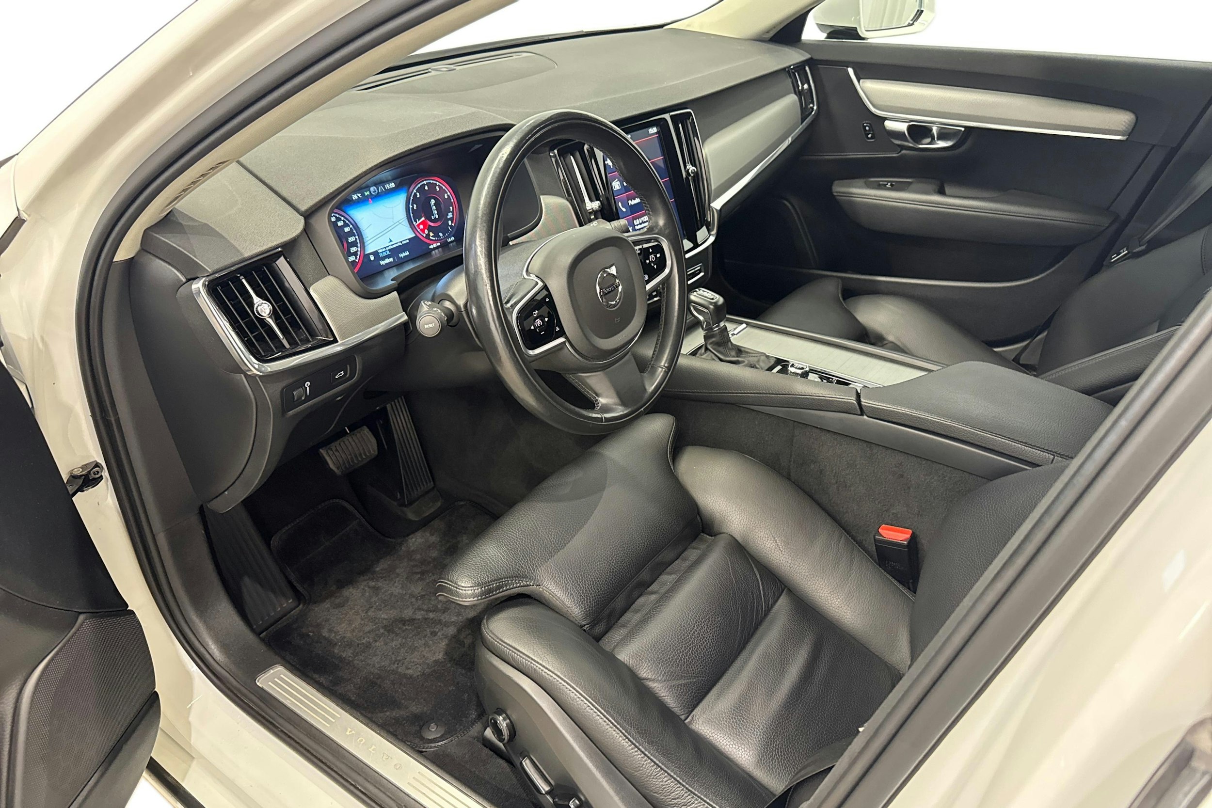 met. valkoinen Volvo V90 2017 kuva 7.