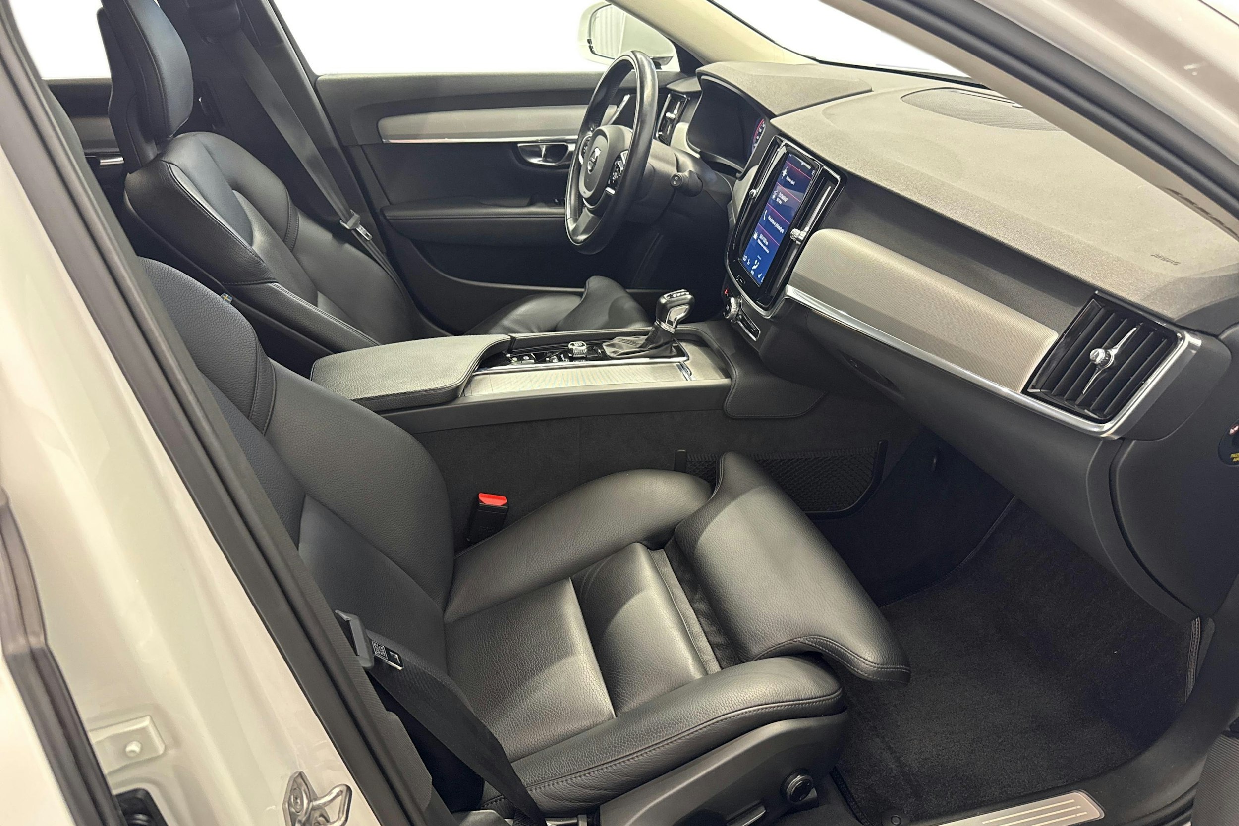 met. valkoinen Volvo V90 2017 kuva 9.