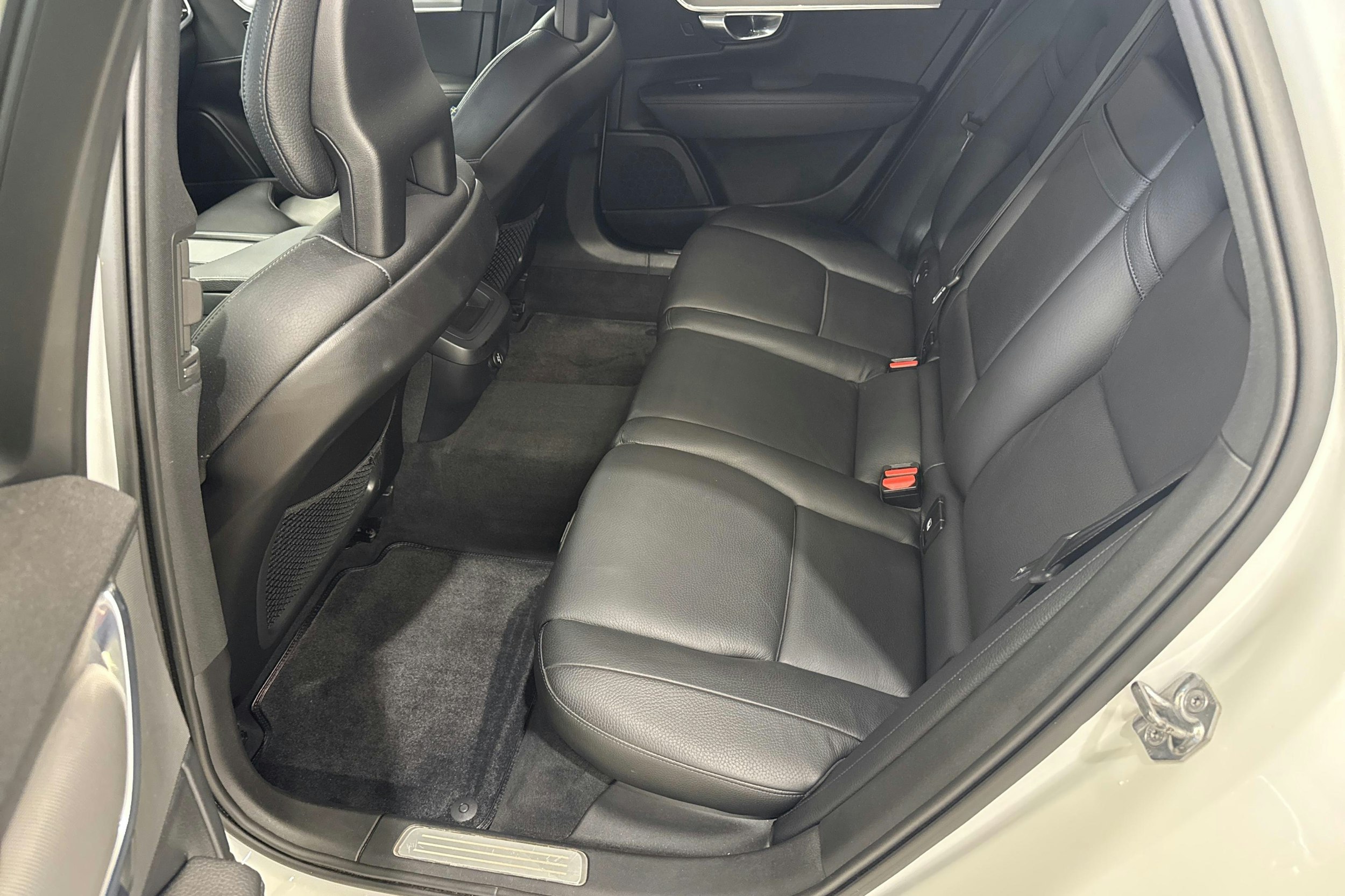 met. valkoinen Volvo V90 2017 kuva 10.