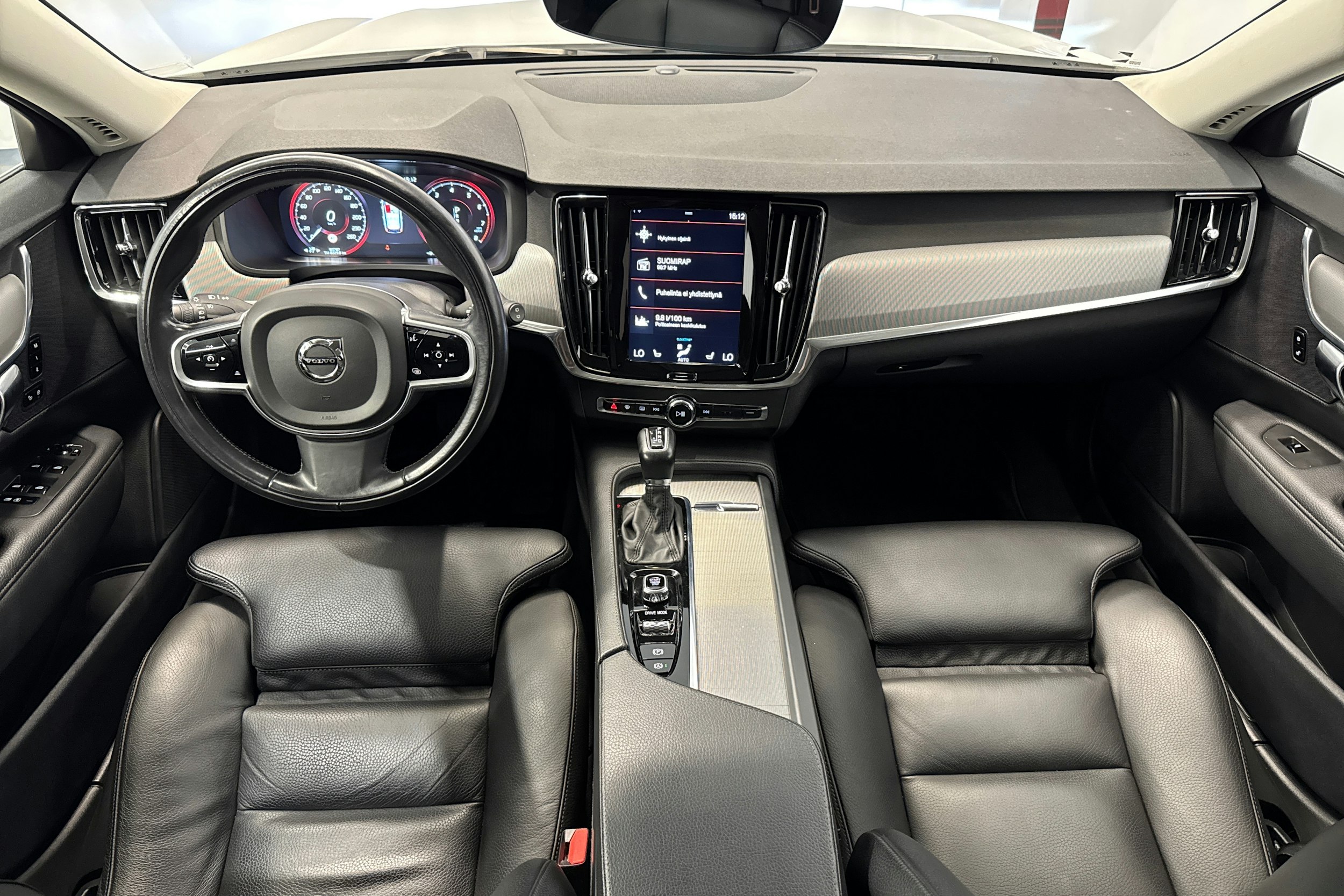 met. valkoinen Volvo V90 2017 kuva 13.