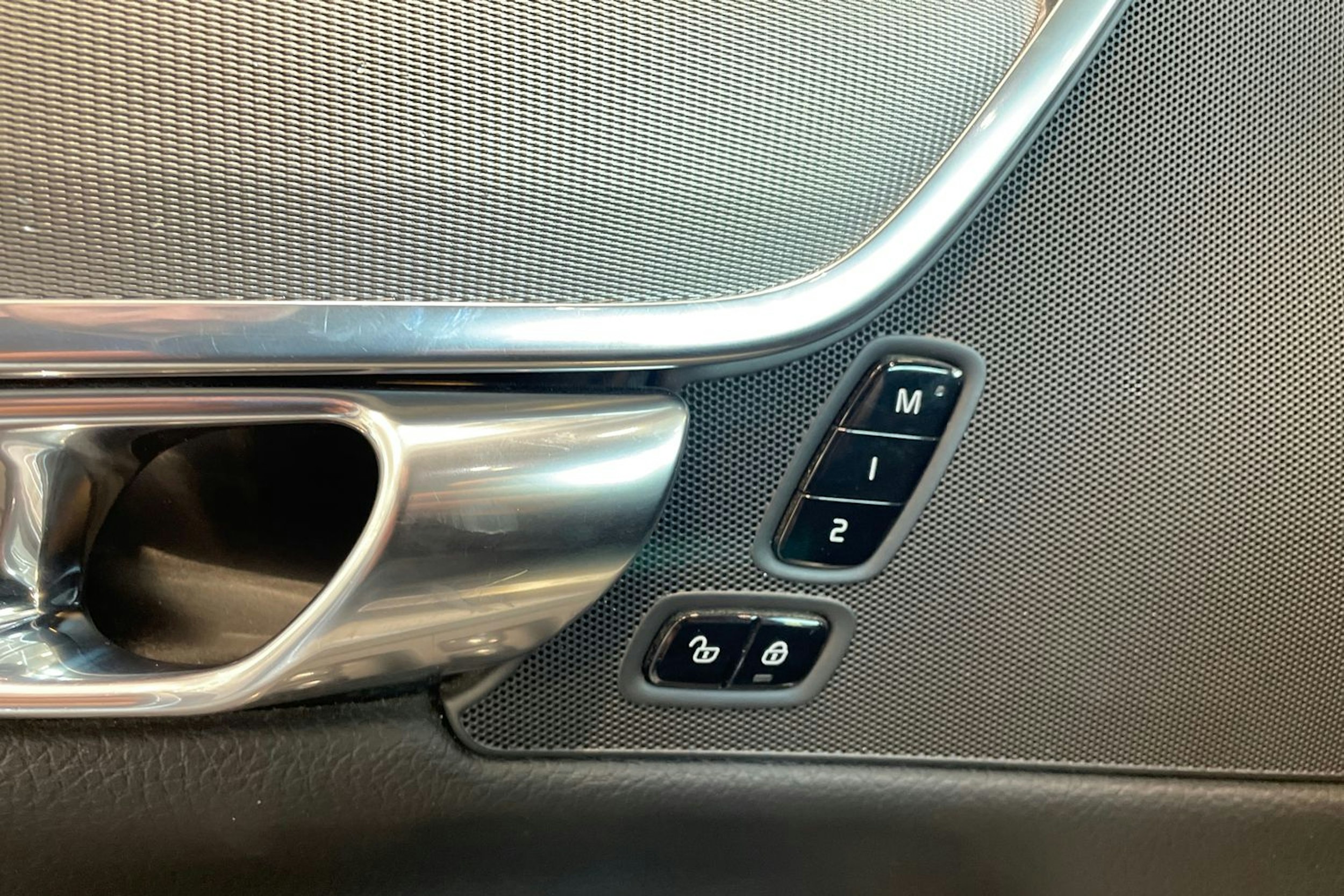harmaa Volvo V90 2017 kuva 28.