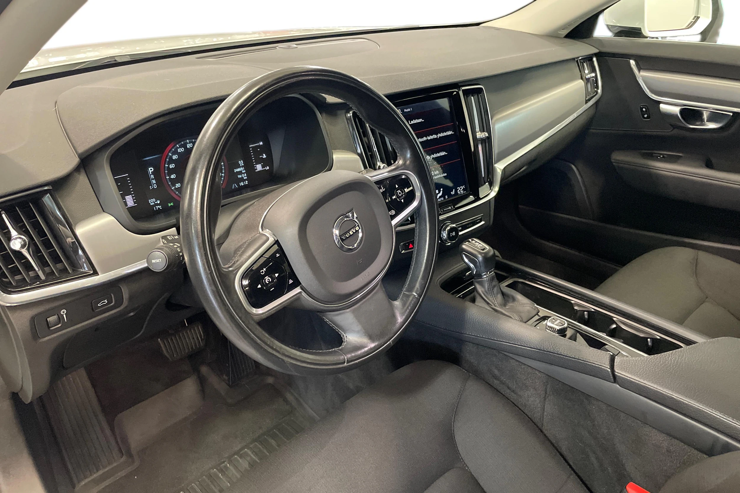 valkoinen Volvo V90 2017 kuva 8.