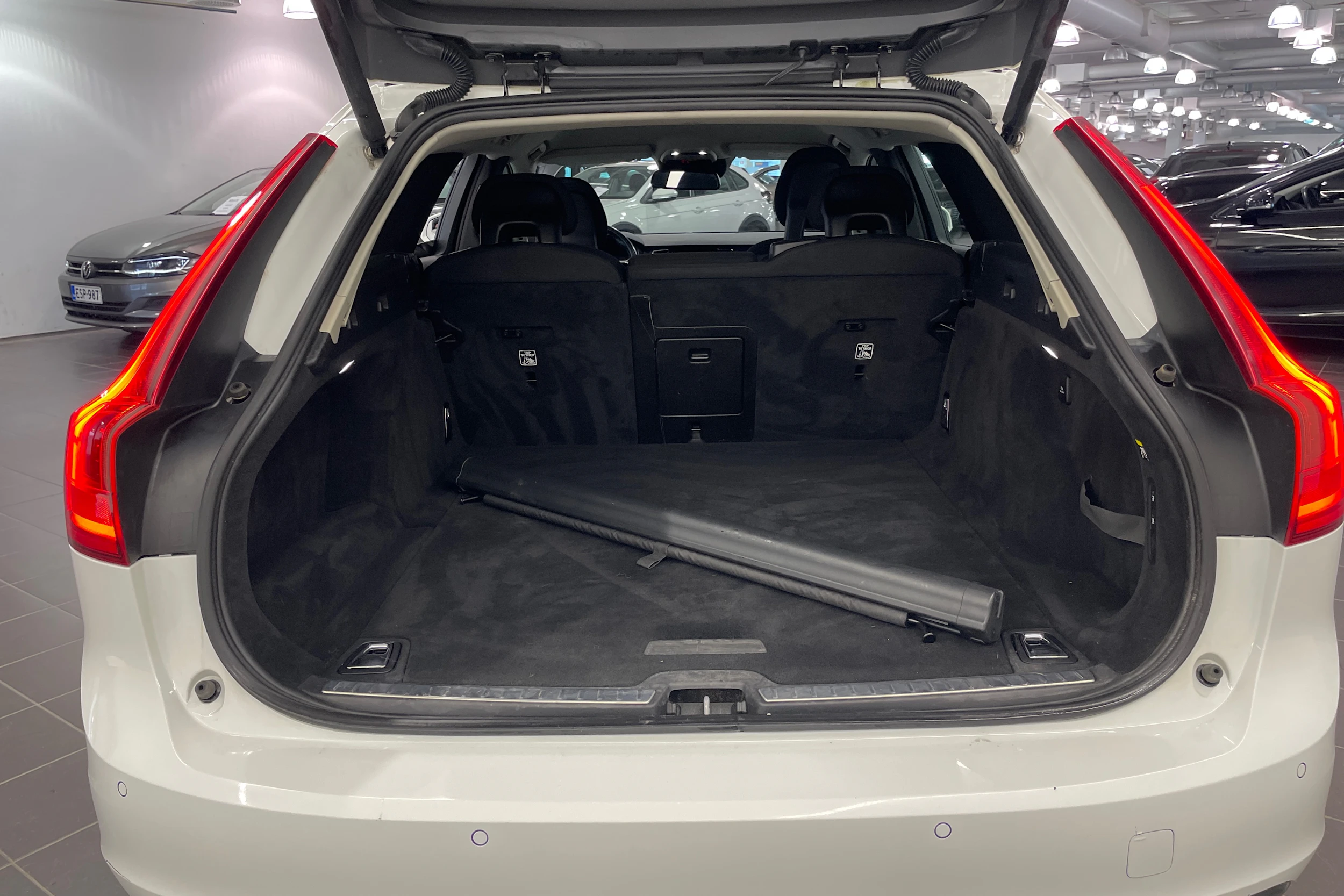 valkoinen Volvo V90 2017 kuva 17.