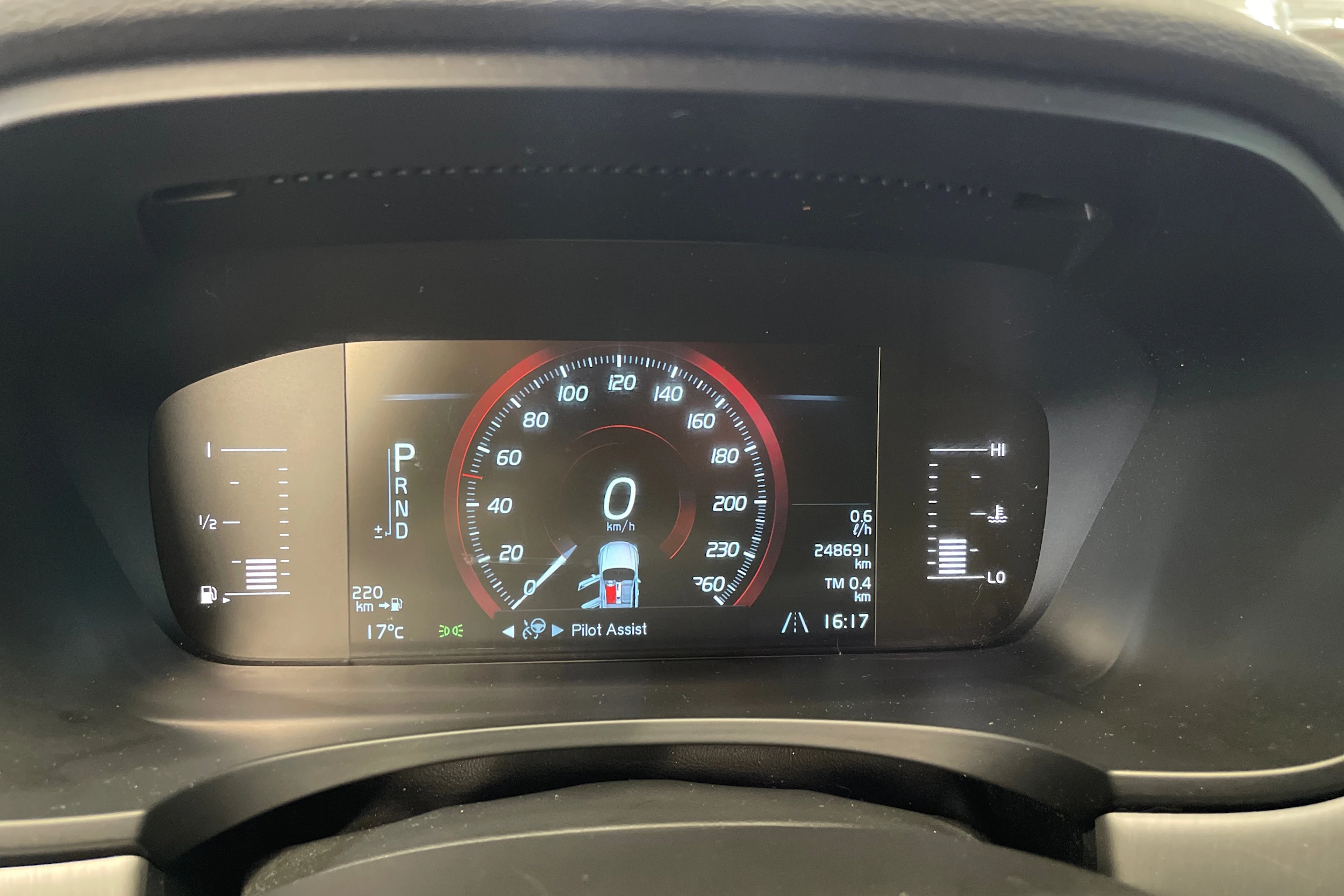 valkoinen Volvo V90 2017 kuva 20.