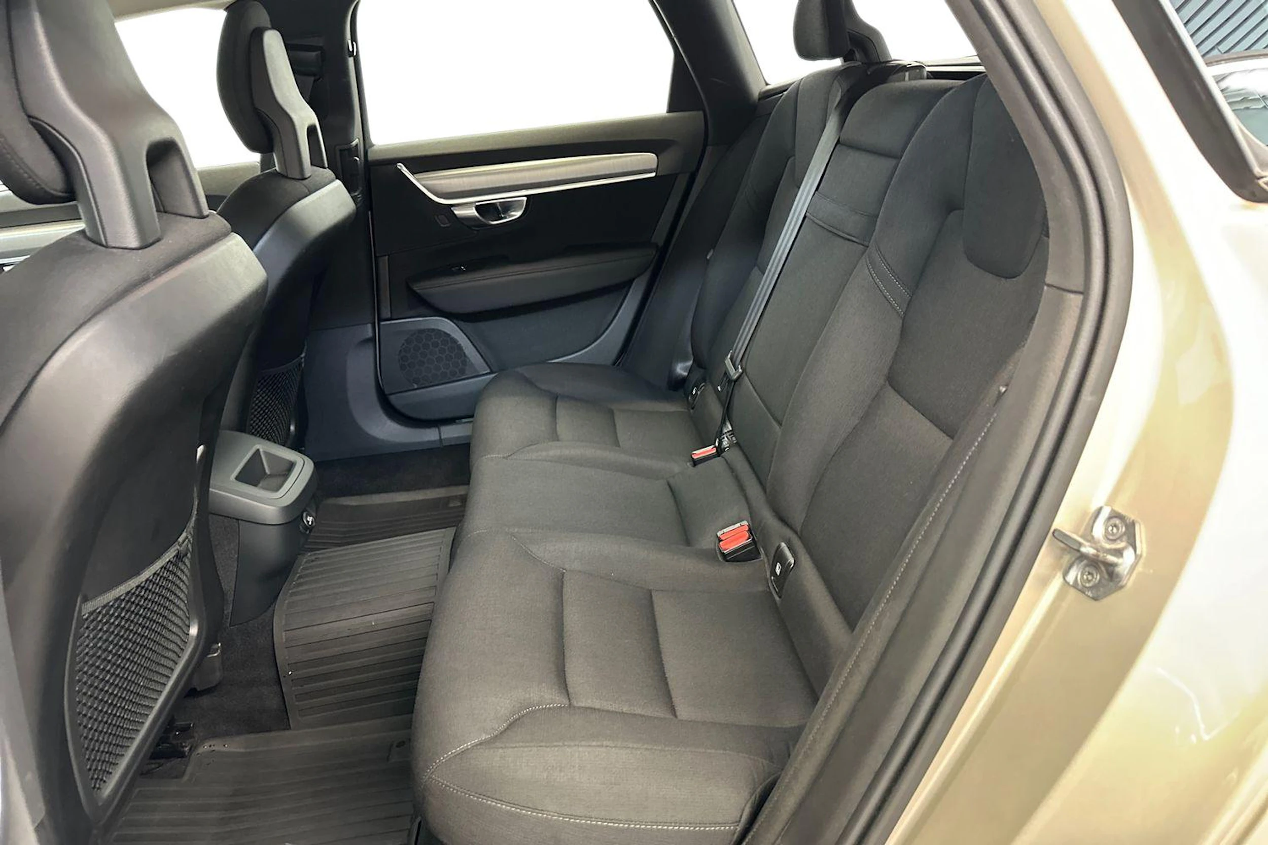 ruskea (beige) Volvo V90 2017 kuva 8.