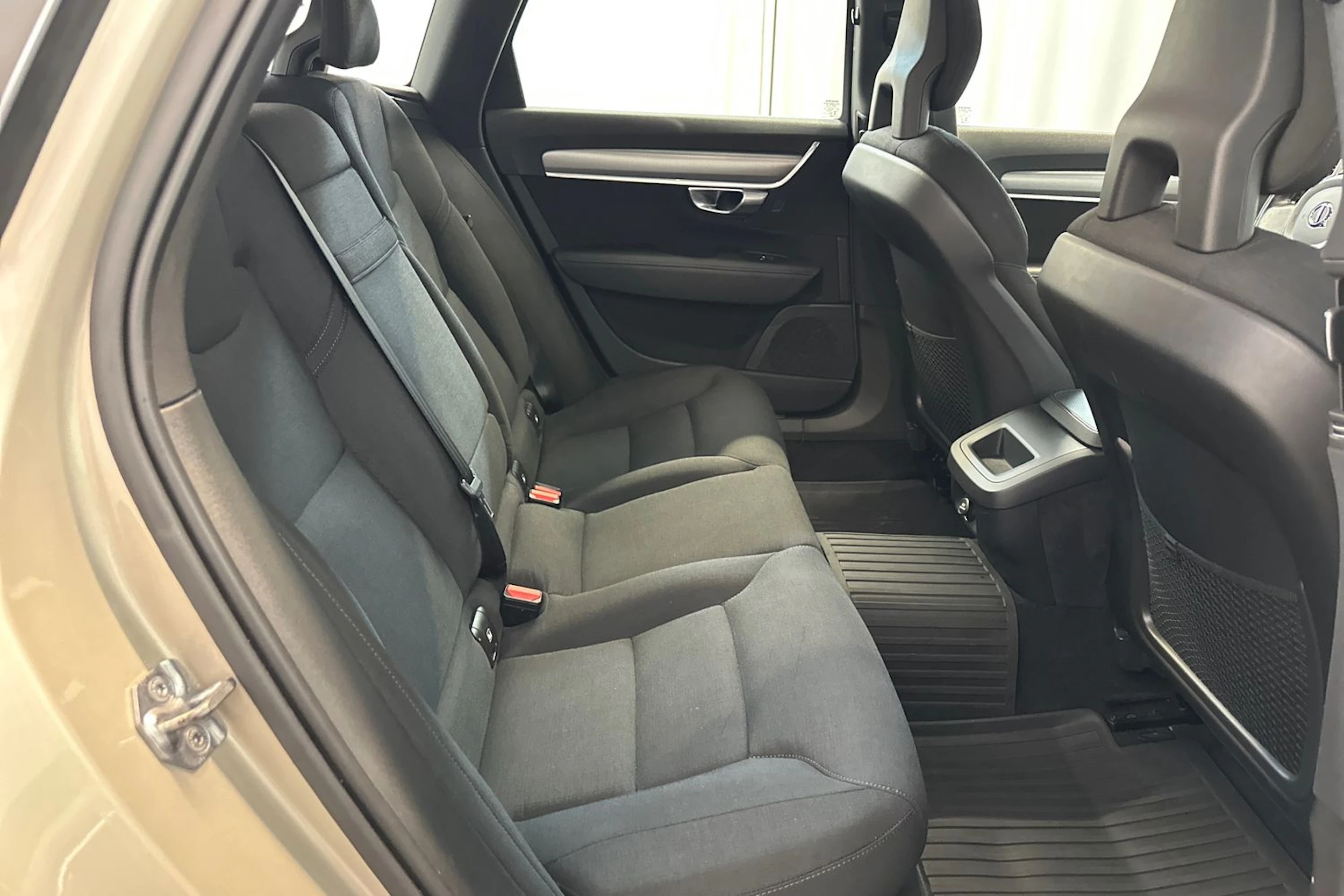 ruskea (beige) Volvo V90 2017 kuva 12.