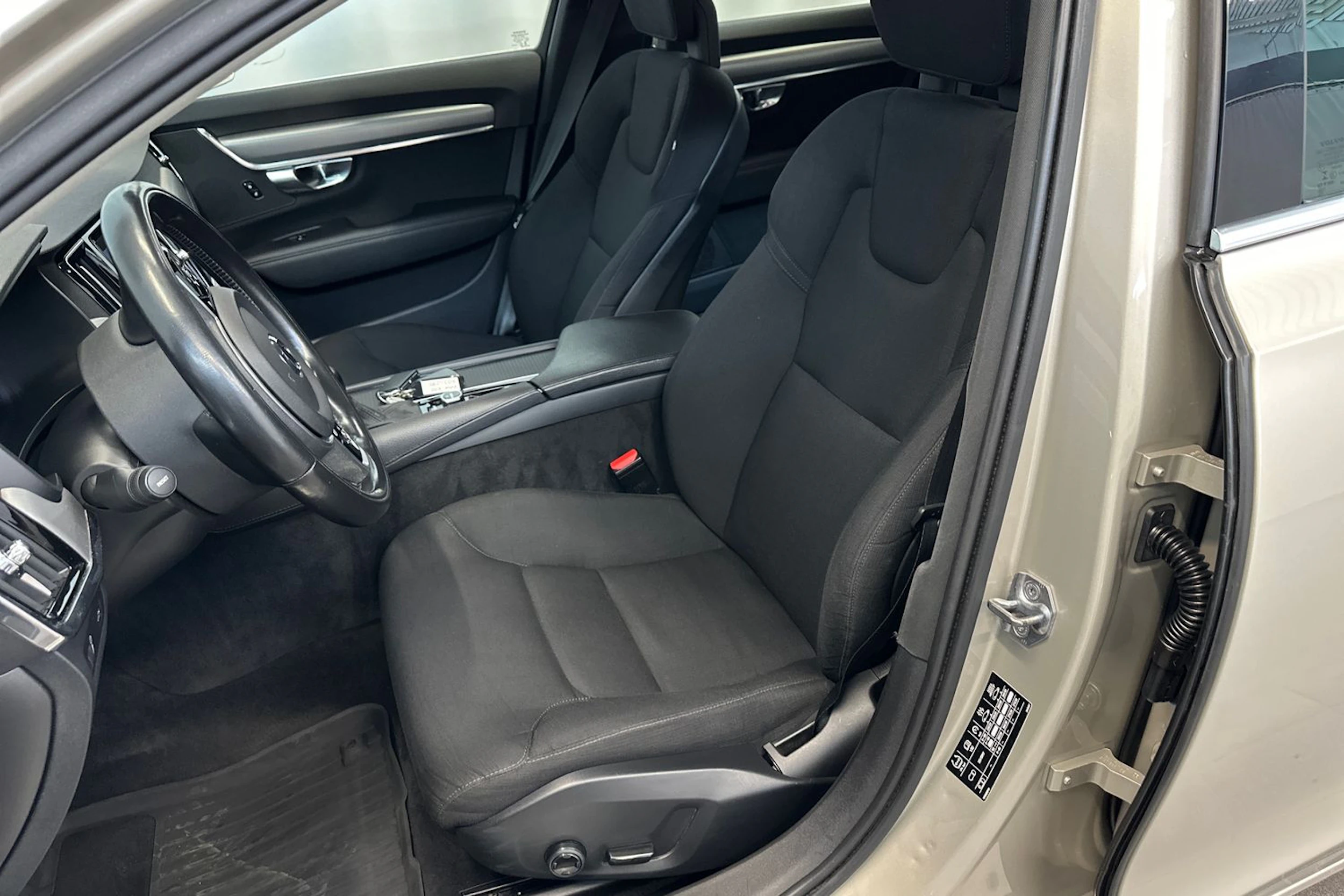 ruskea (beige) Volvo V90 2017 kuva 15.