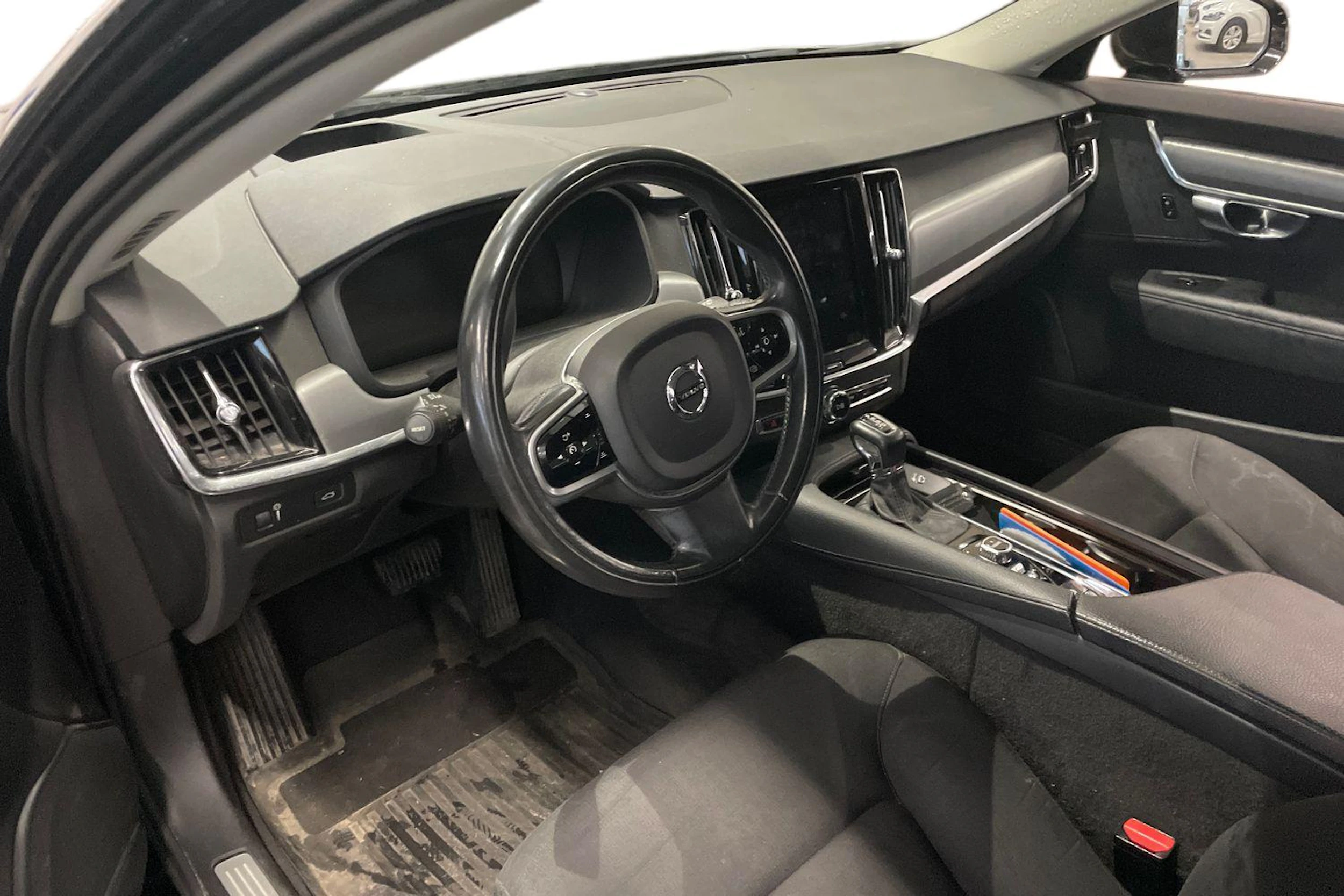 musta Volvo V90 2017 kuva 3.