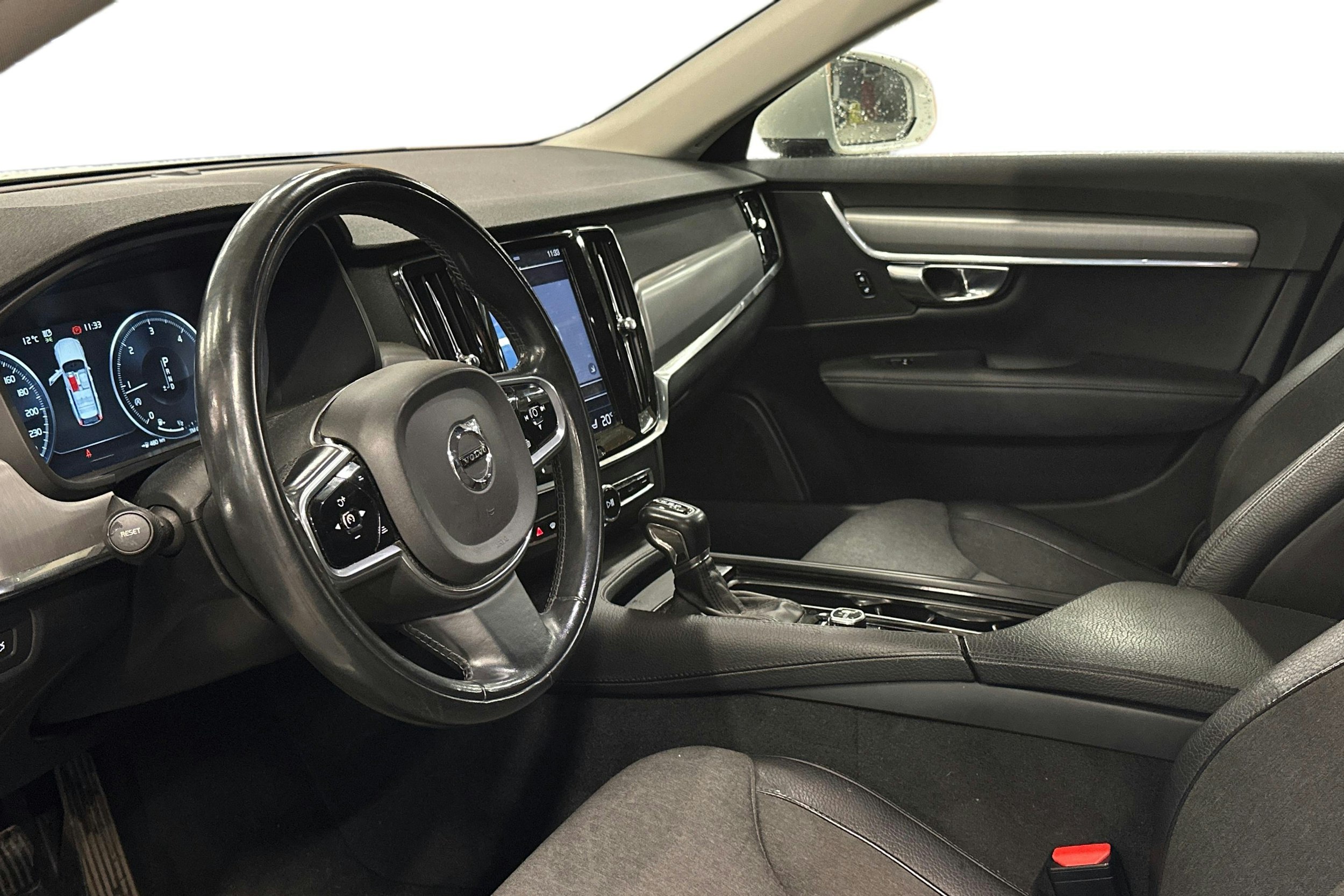 valkoinen Volvo V90 2017 kuva 3.